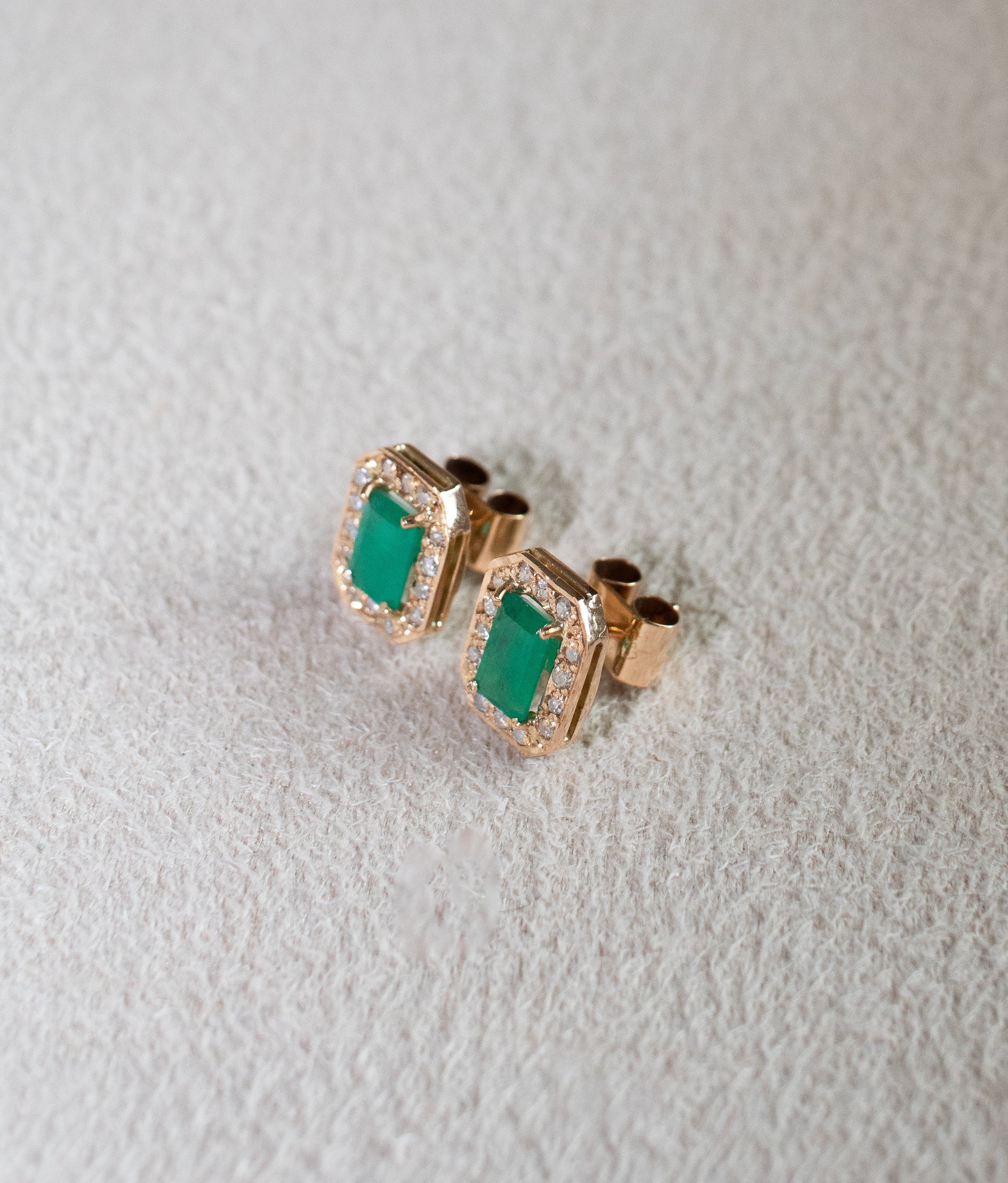 Brinco ouro 18k com esmeralda e diamantes