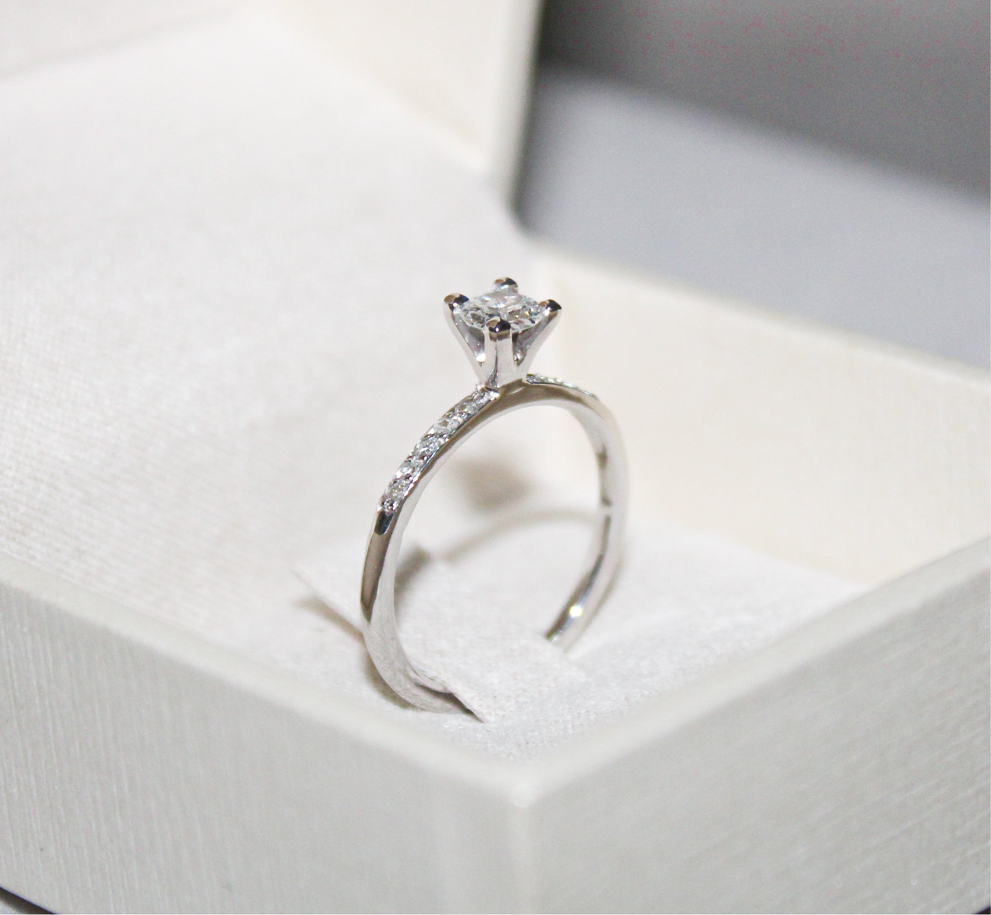 Anel Solitário 18k com Diamante 0,28 ct