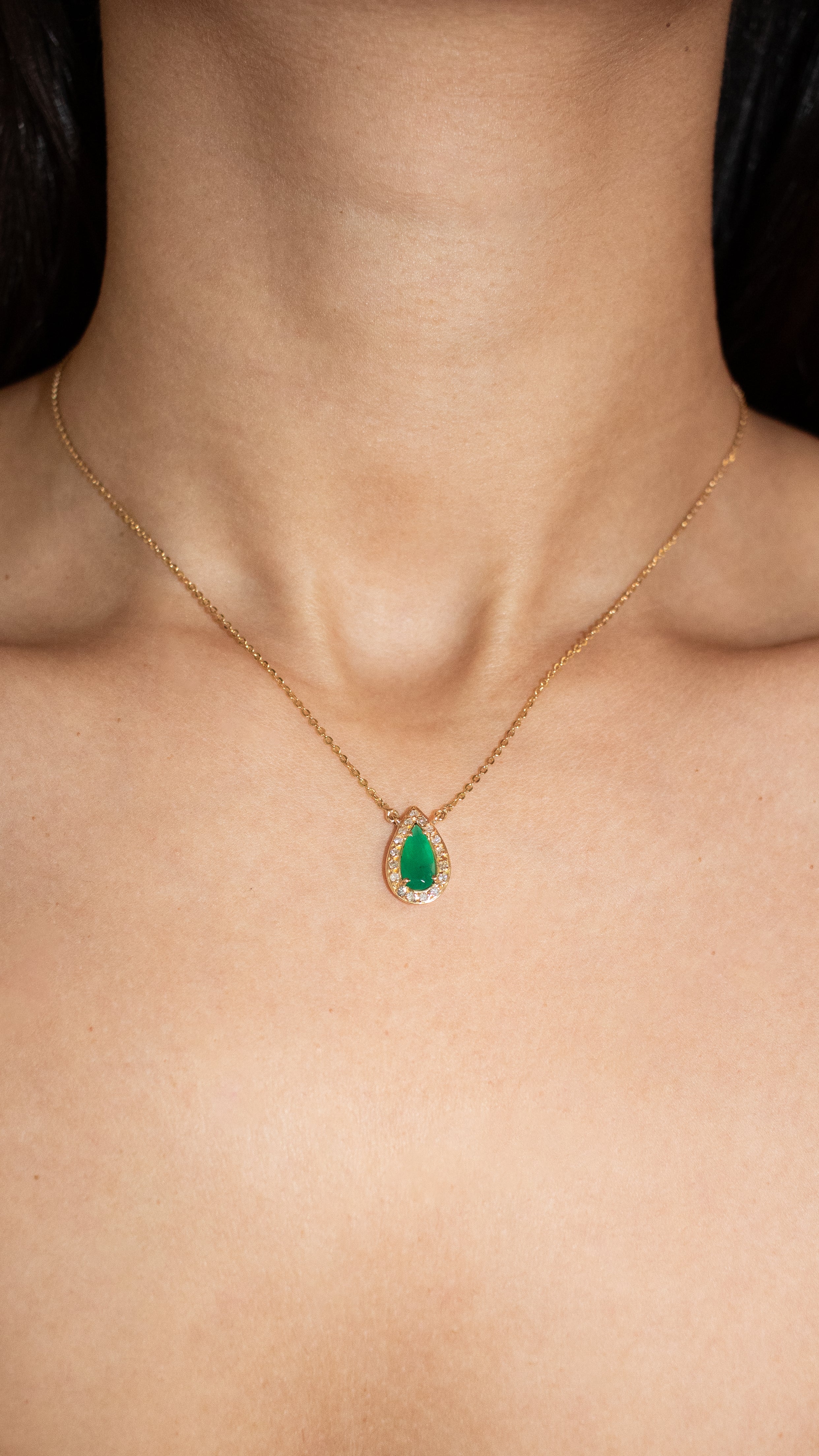 Colar ouro 18k com esmeralda gota