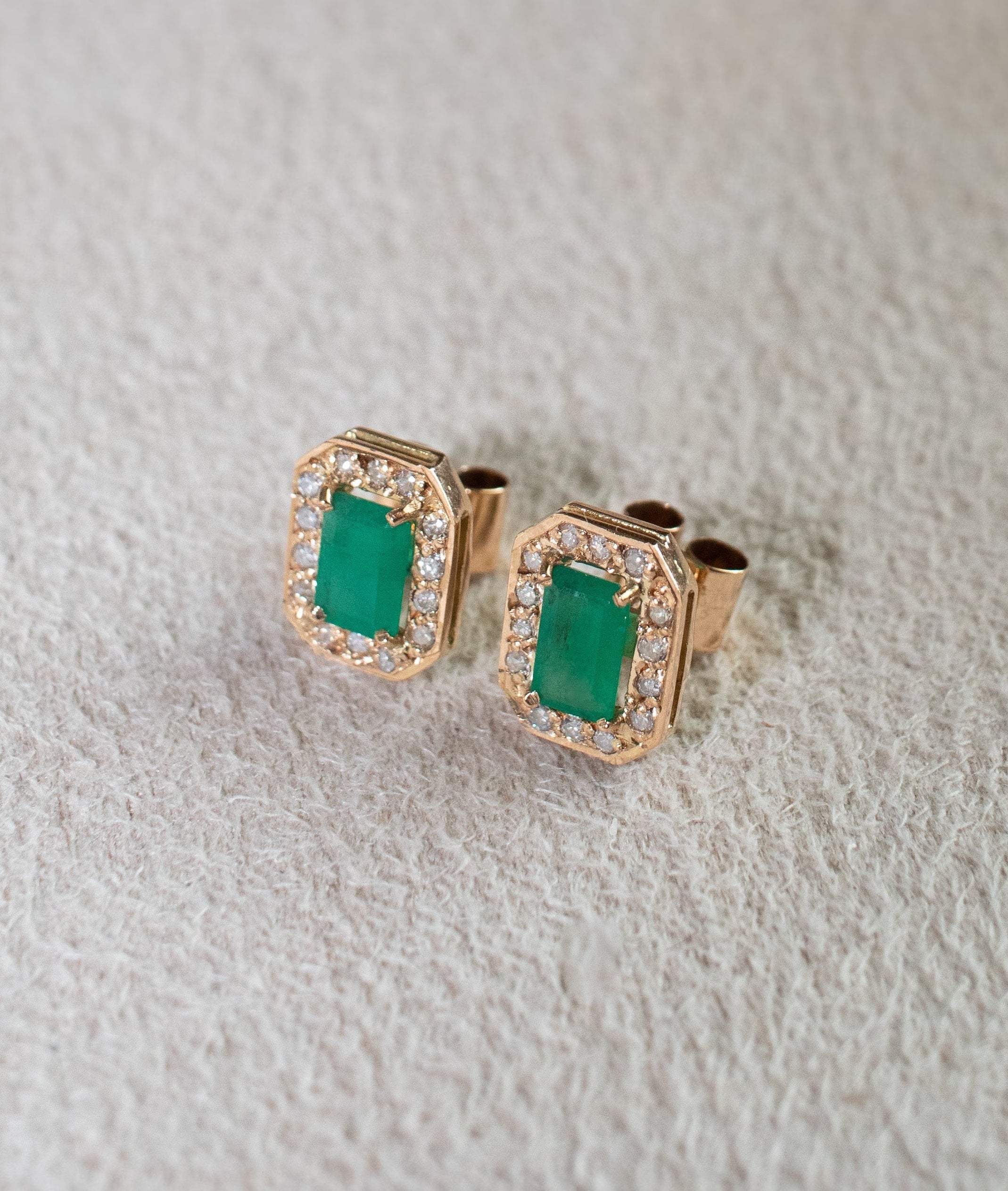 Brinco ouro 18k com esmeralda e diamantes