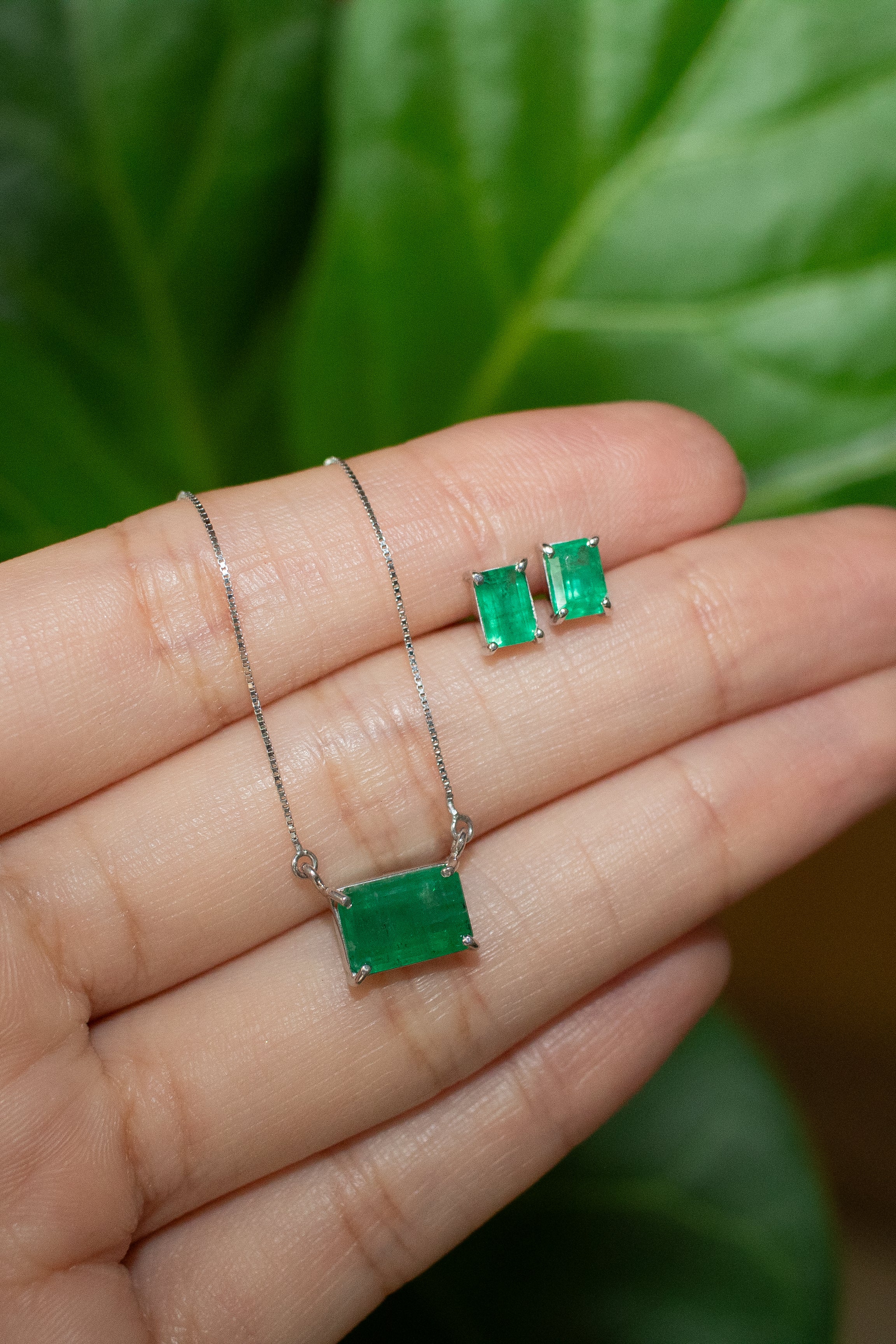 Colar ouro 18k com esmeralda retangular