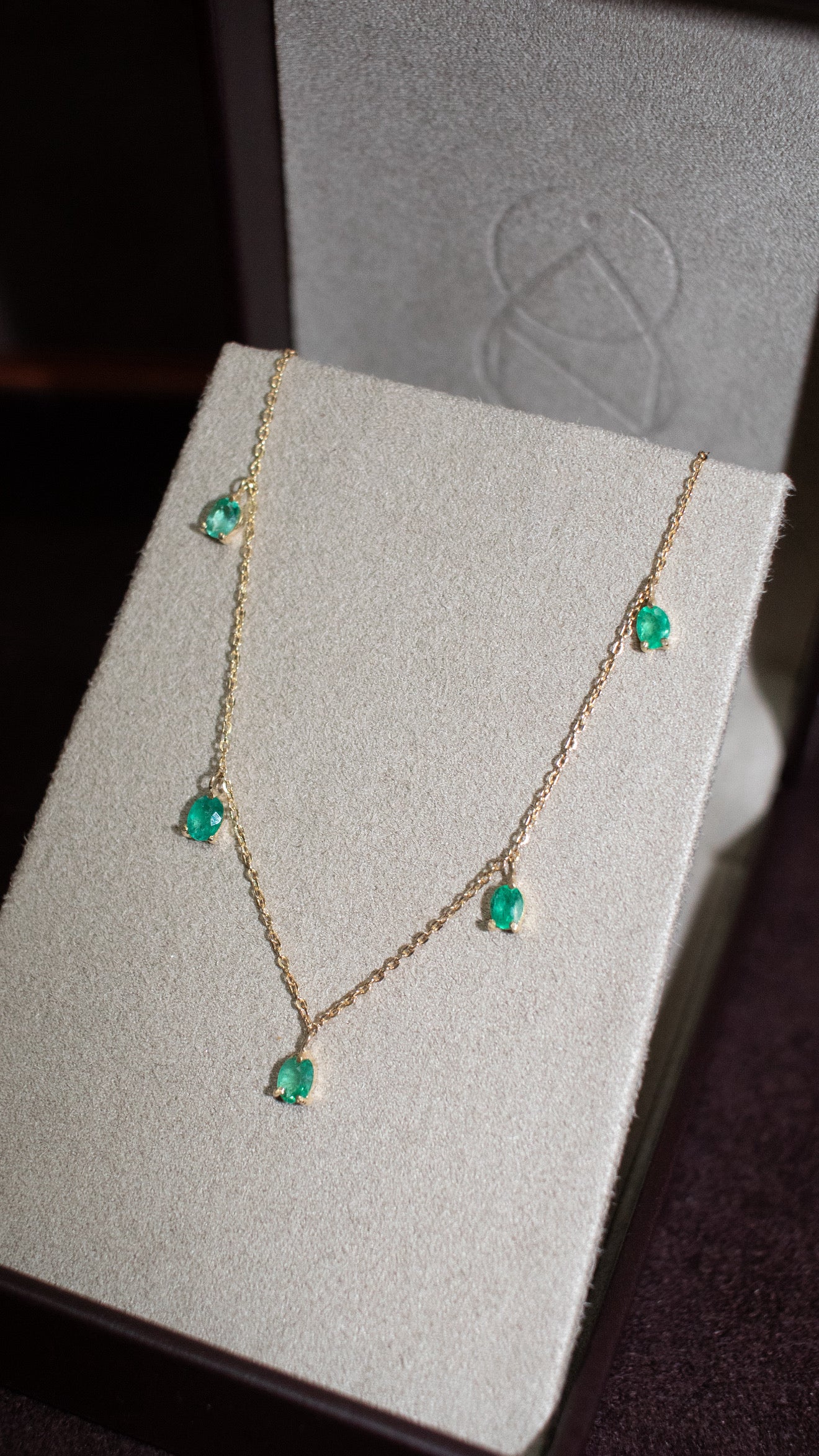 Colar ouro 18k com esmeralda ovais