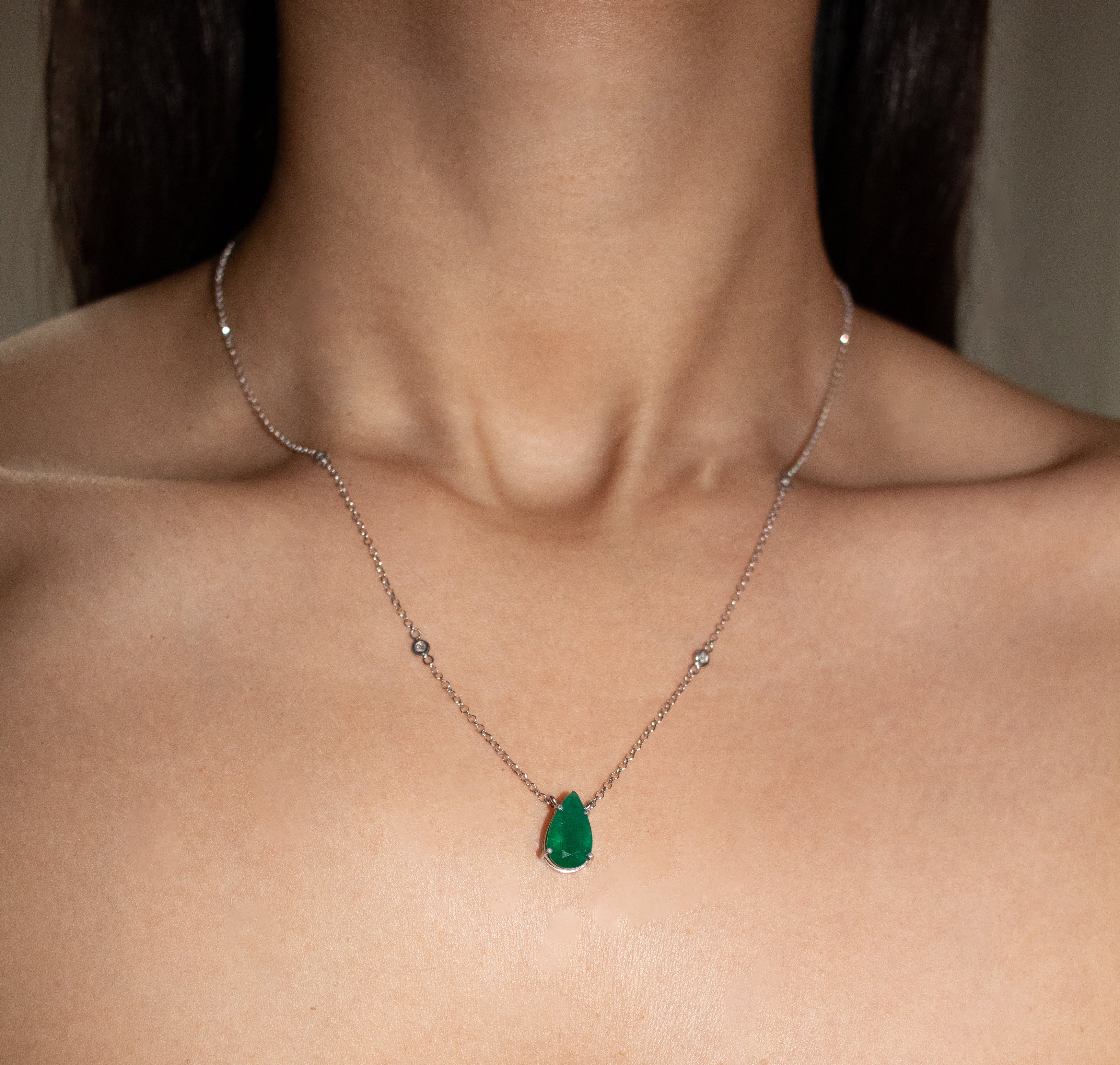 Colar ouro 18k com esmeralda Gota