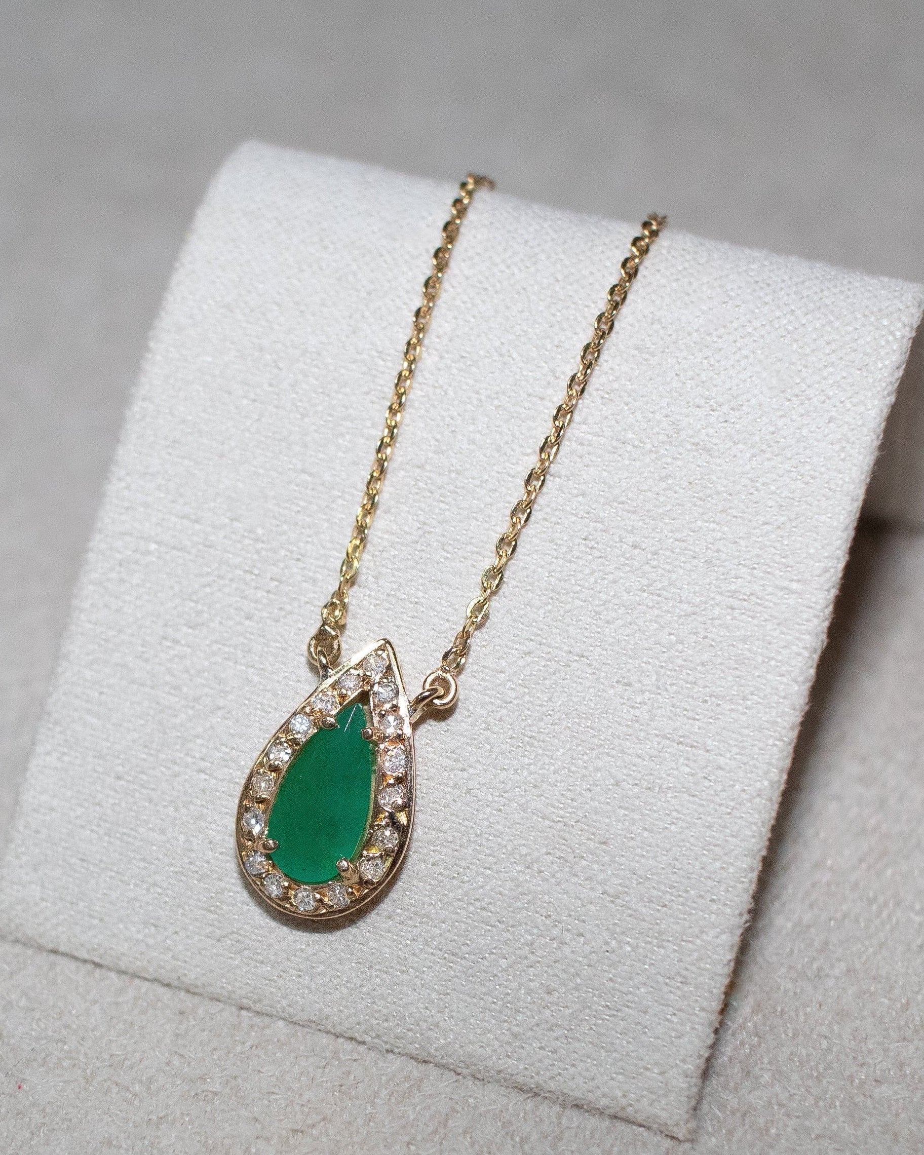 Colar ouro 18k com esmeralda gota