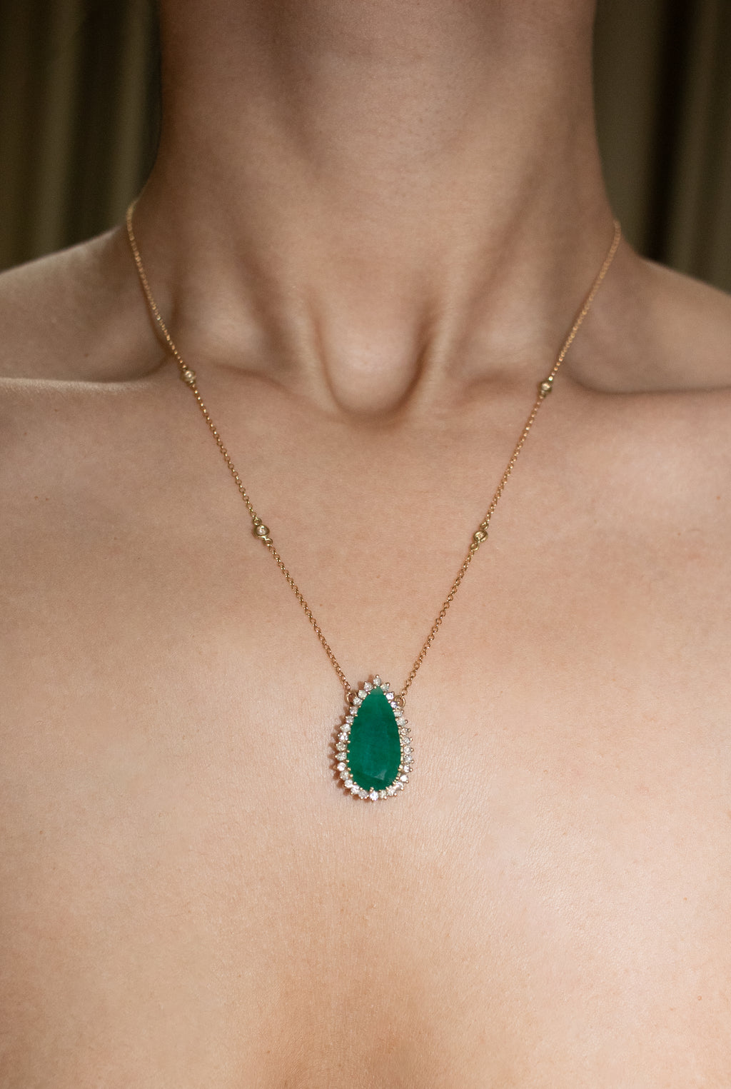 Colar ouro 18k com esmeralda e diamantes