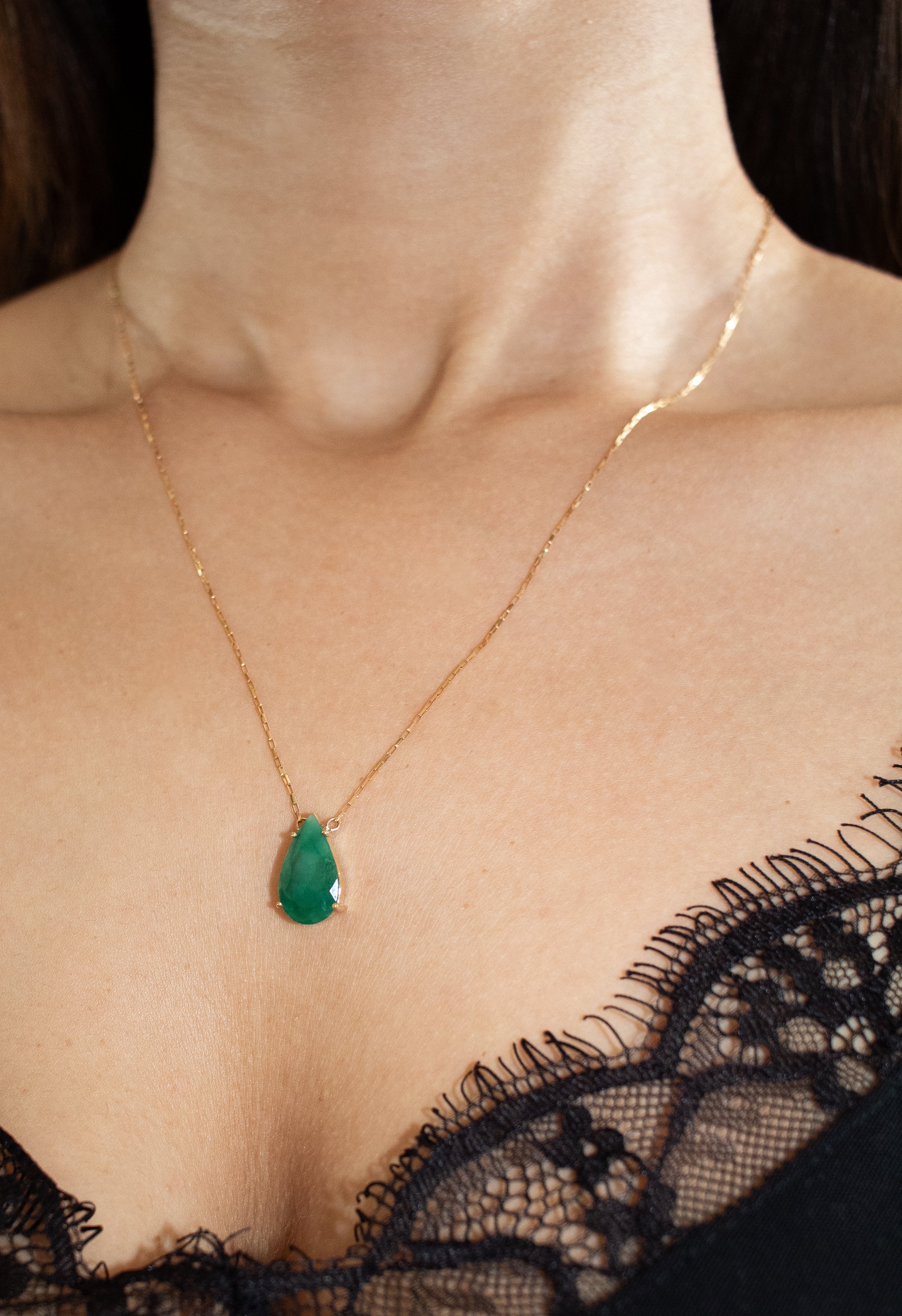 Colar ouro 18k com esmeralda gota