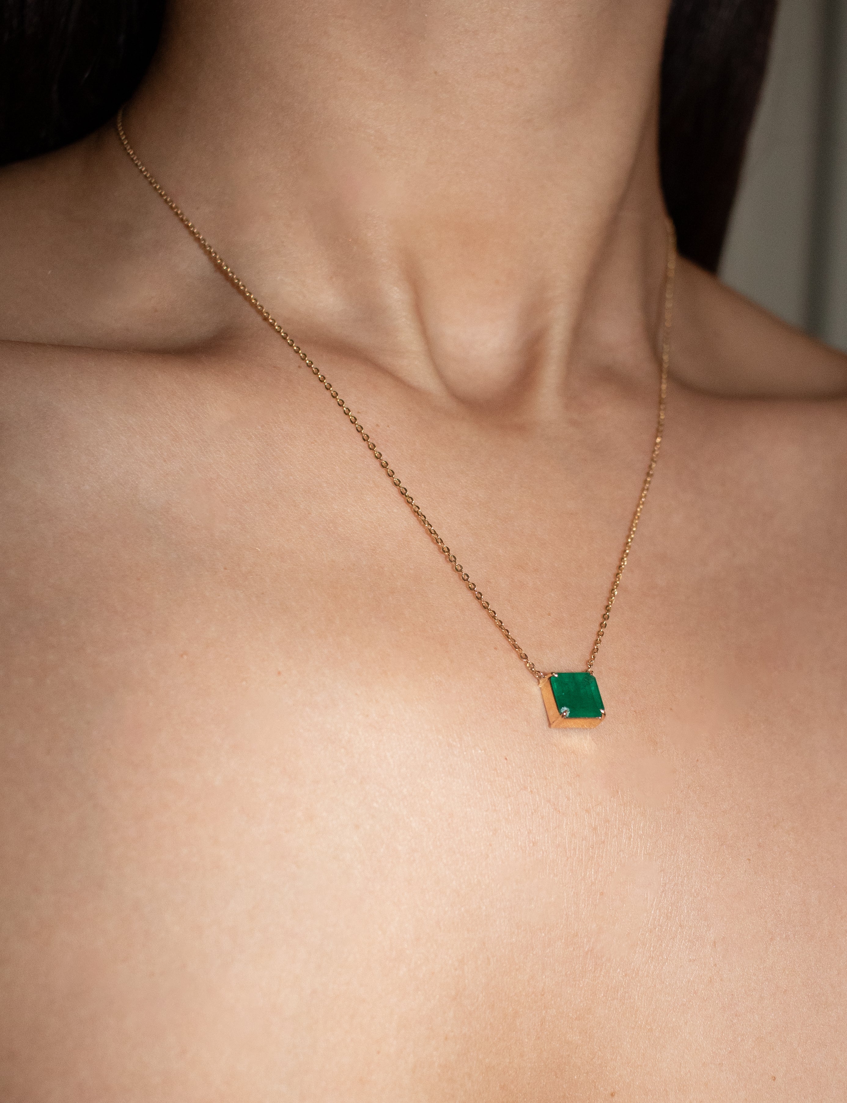 Colar ouro 18k com esmeralda quadrada