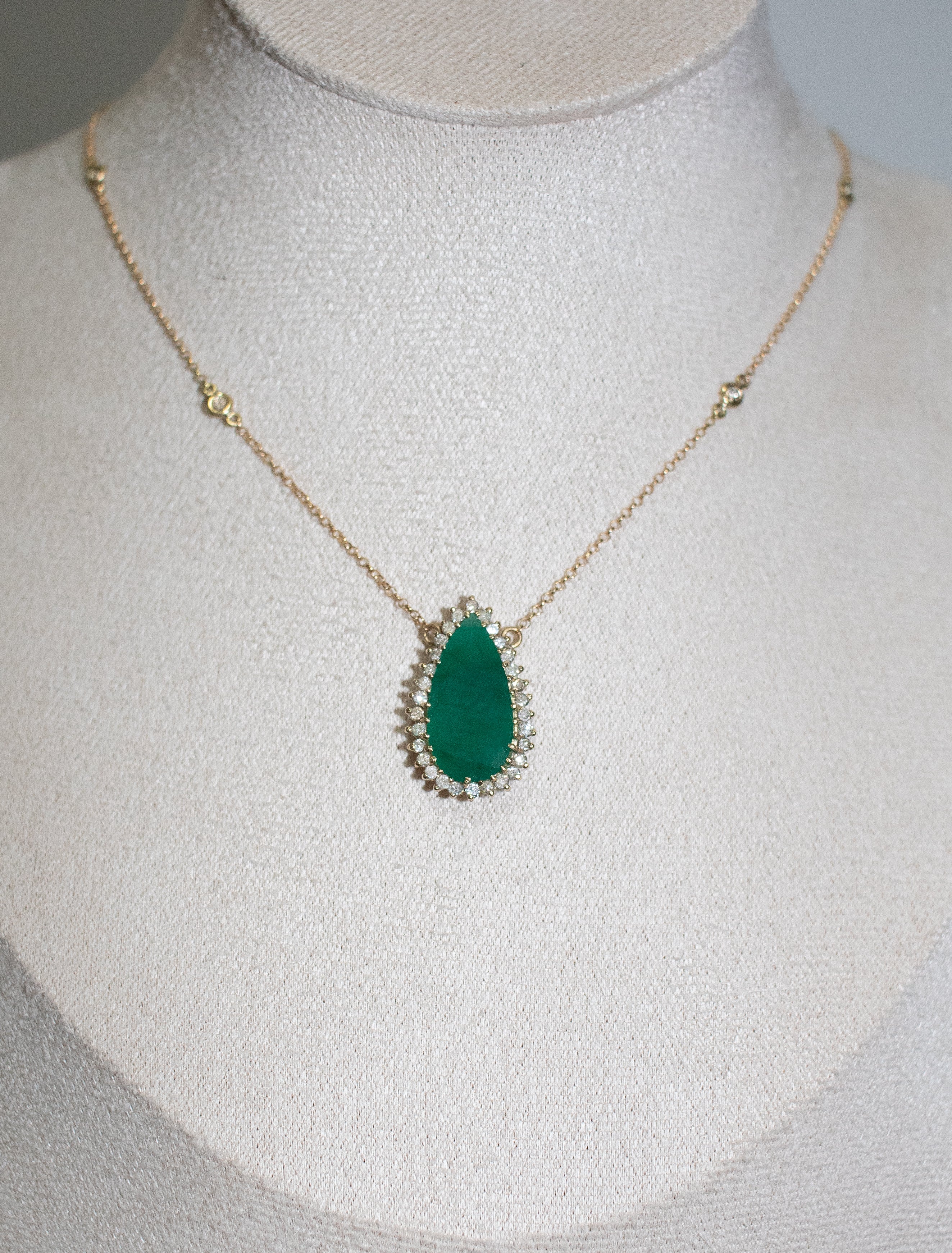 Colar ouro 18k com esmeralda e diamantes