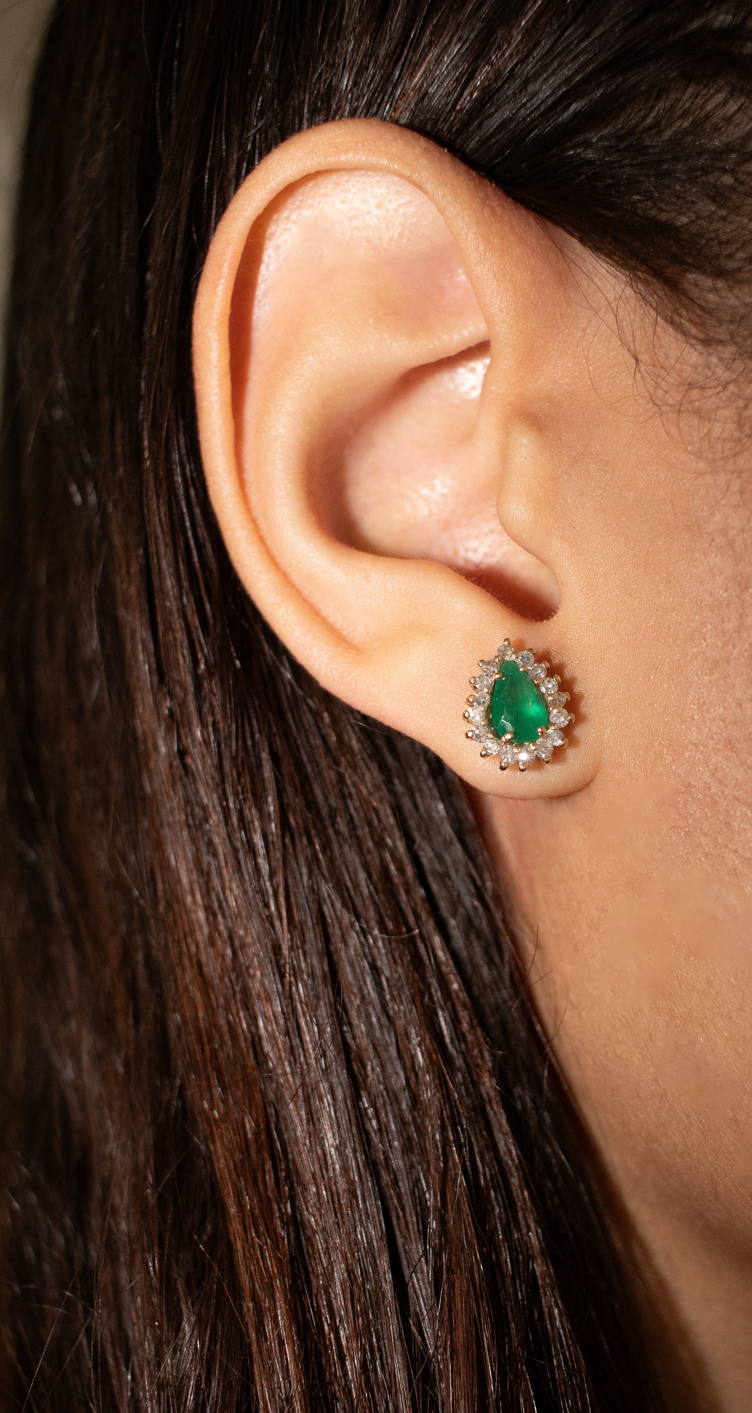 Brinco ouro 18k com esmeralda e diamantes