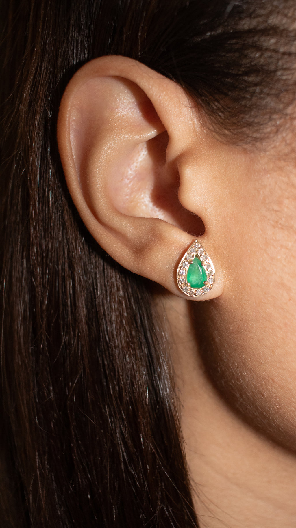 Brinco ouro 18k com esmeralda e diamantes