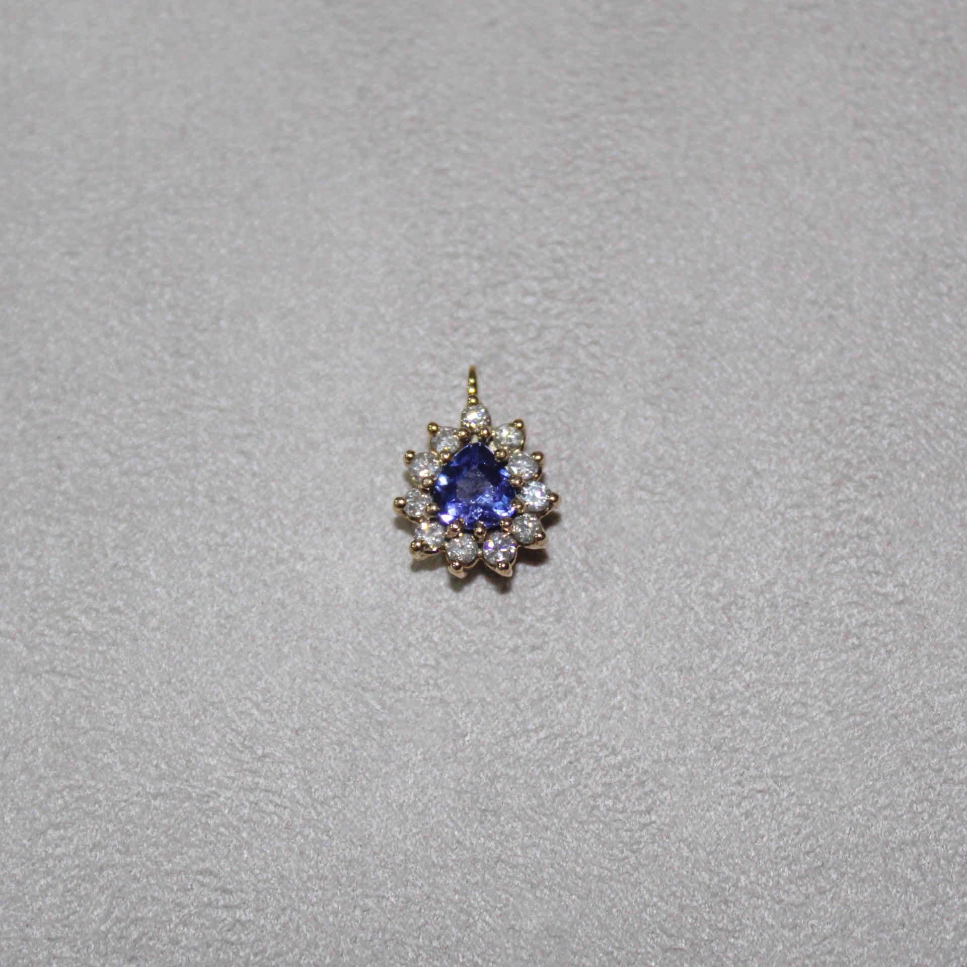 Pingente ouro 18k com Tanzanita Trillion & diamantes