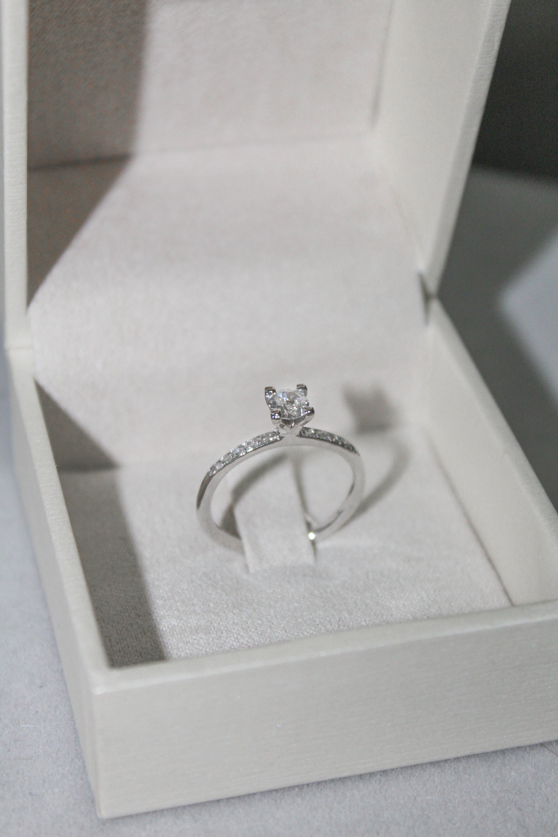 Anel Solitário 18k com Diamante 0,28 ct