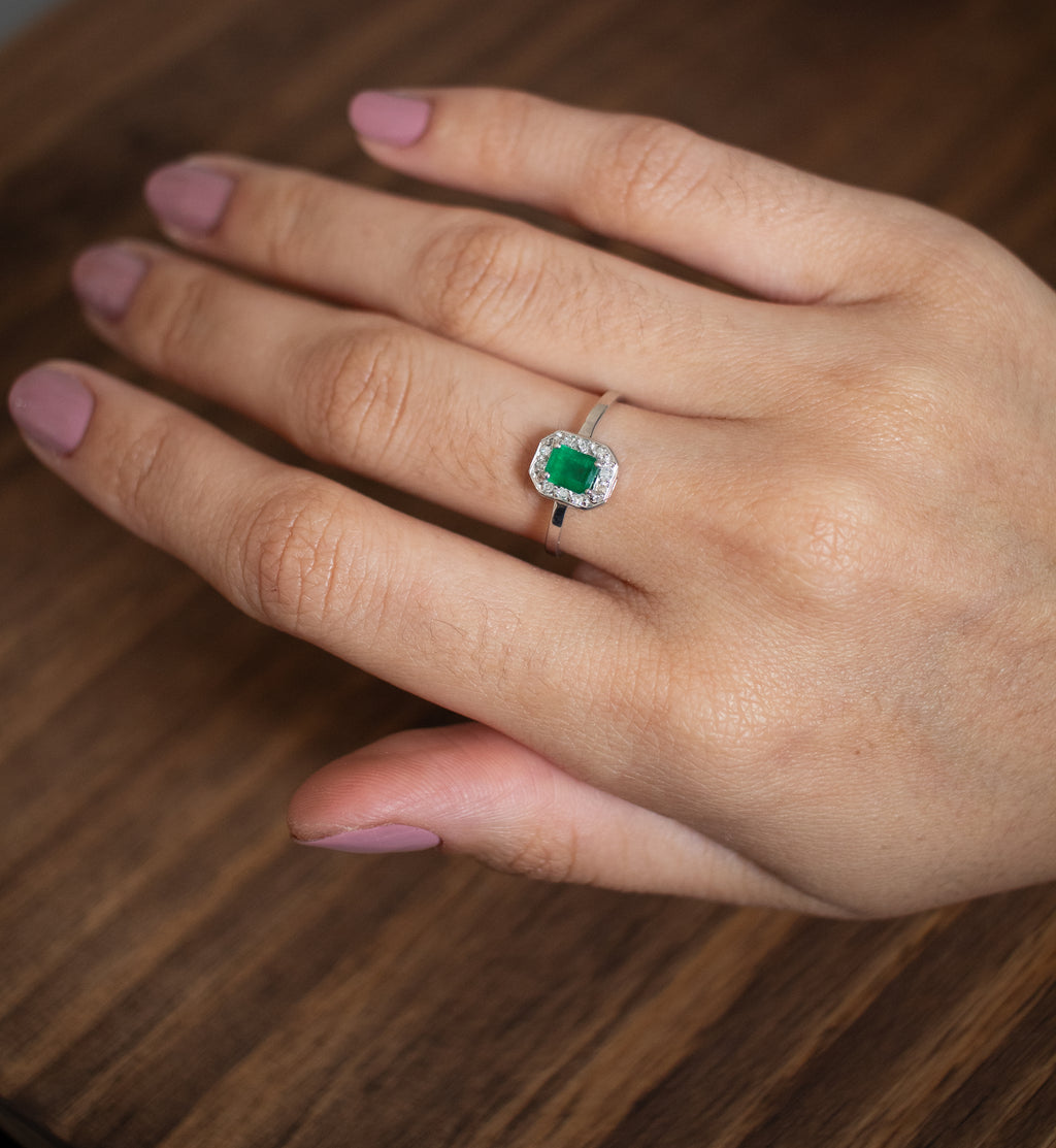 Anel em ouro 18k esmeralda com diamantes
