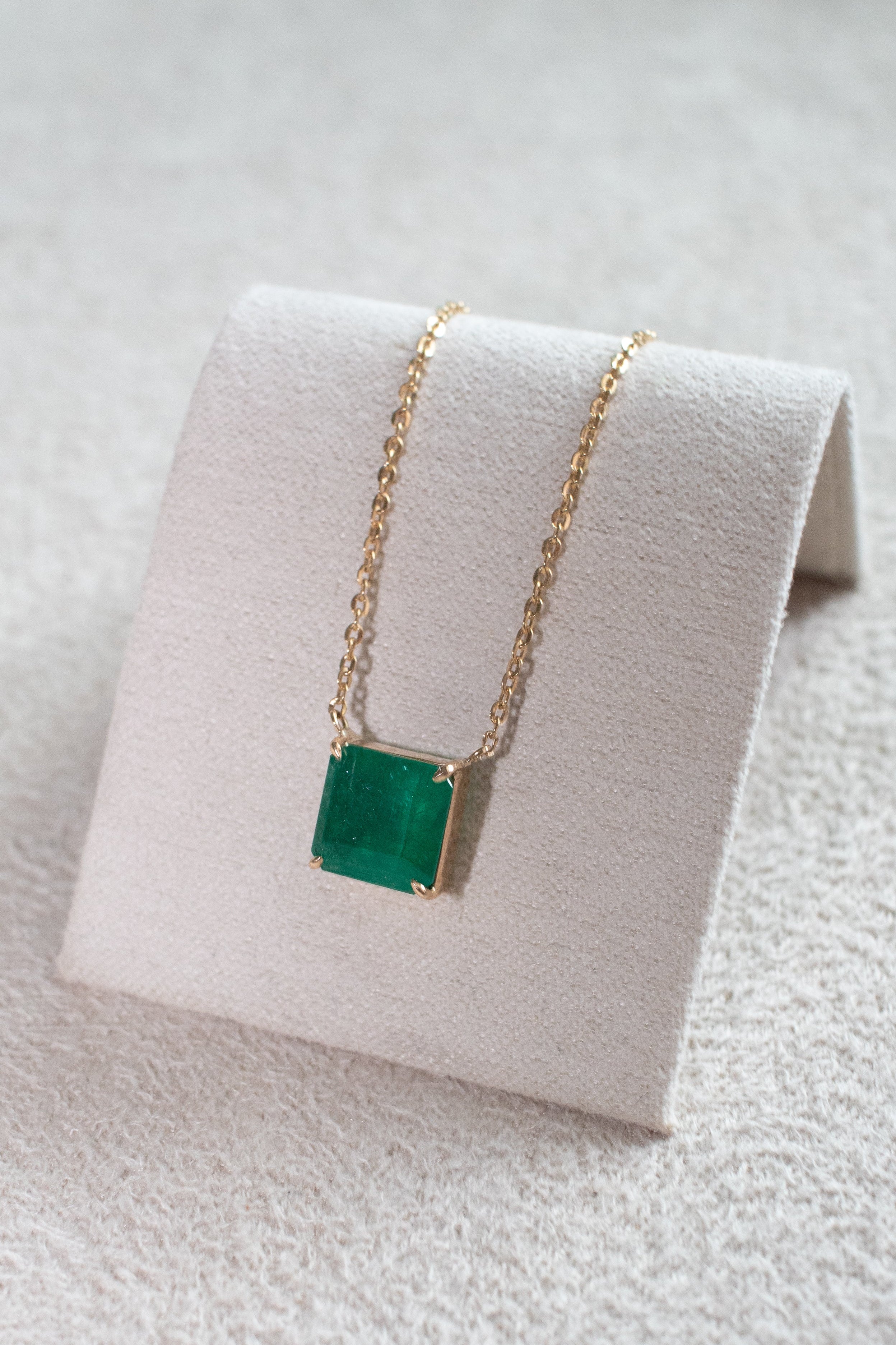 Colar ouro 18k com esmeralda quadrada