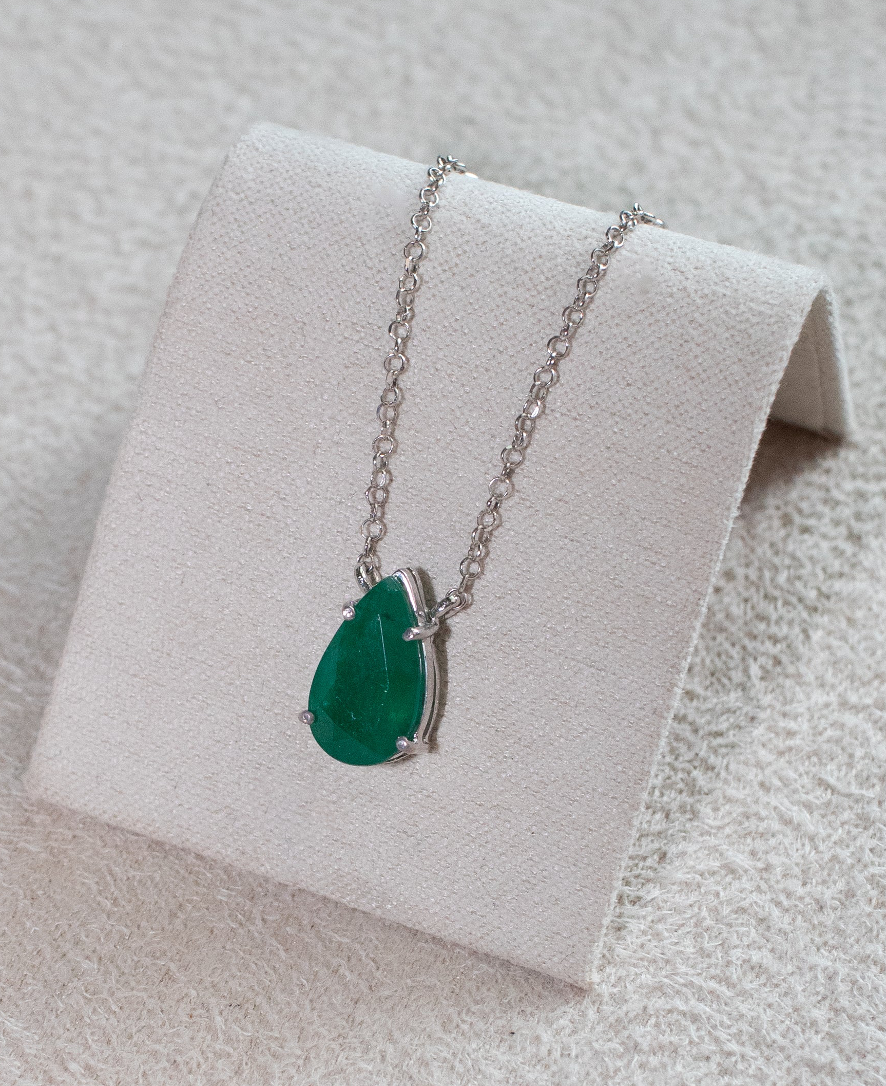 Colar ouro 18k com esmeralda Gota