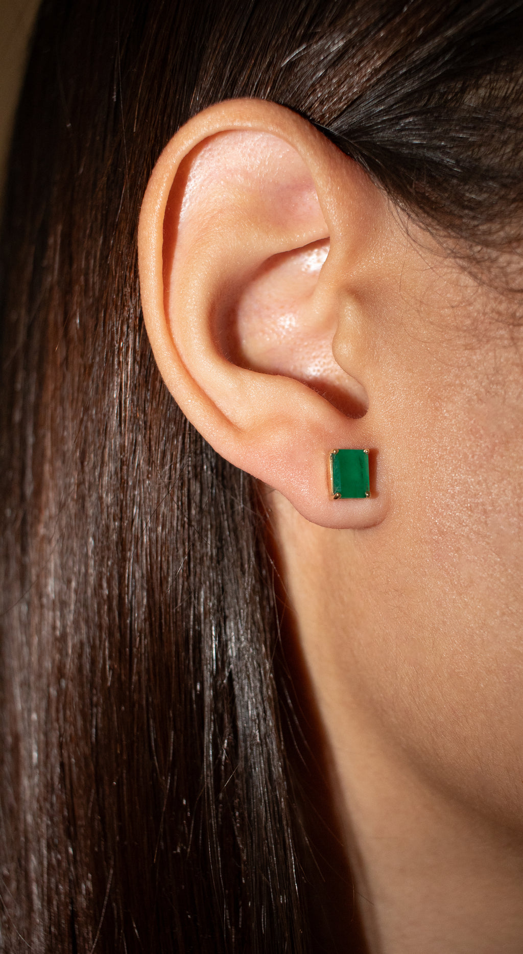 Brinco ouro 18k com esmeralda retangular