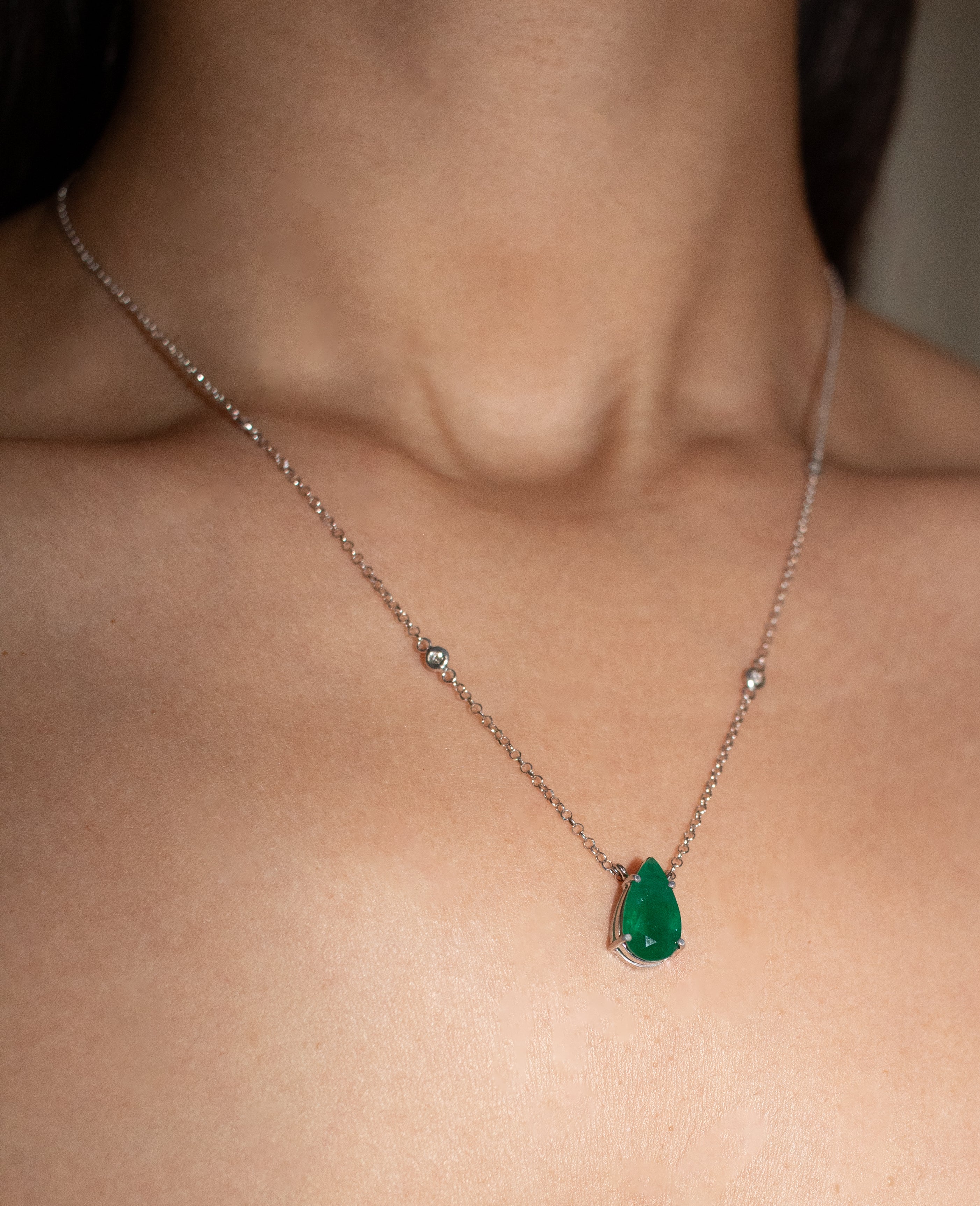 Colar ouro 18k com esmeralda Gota