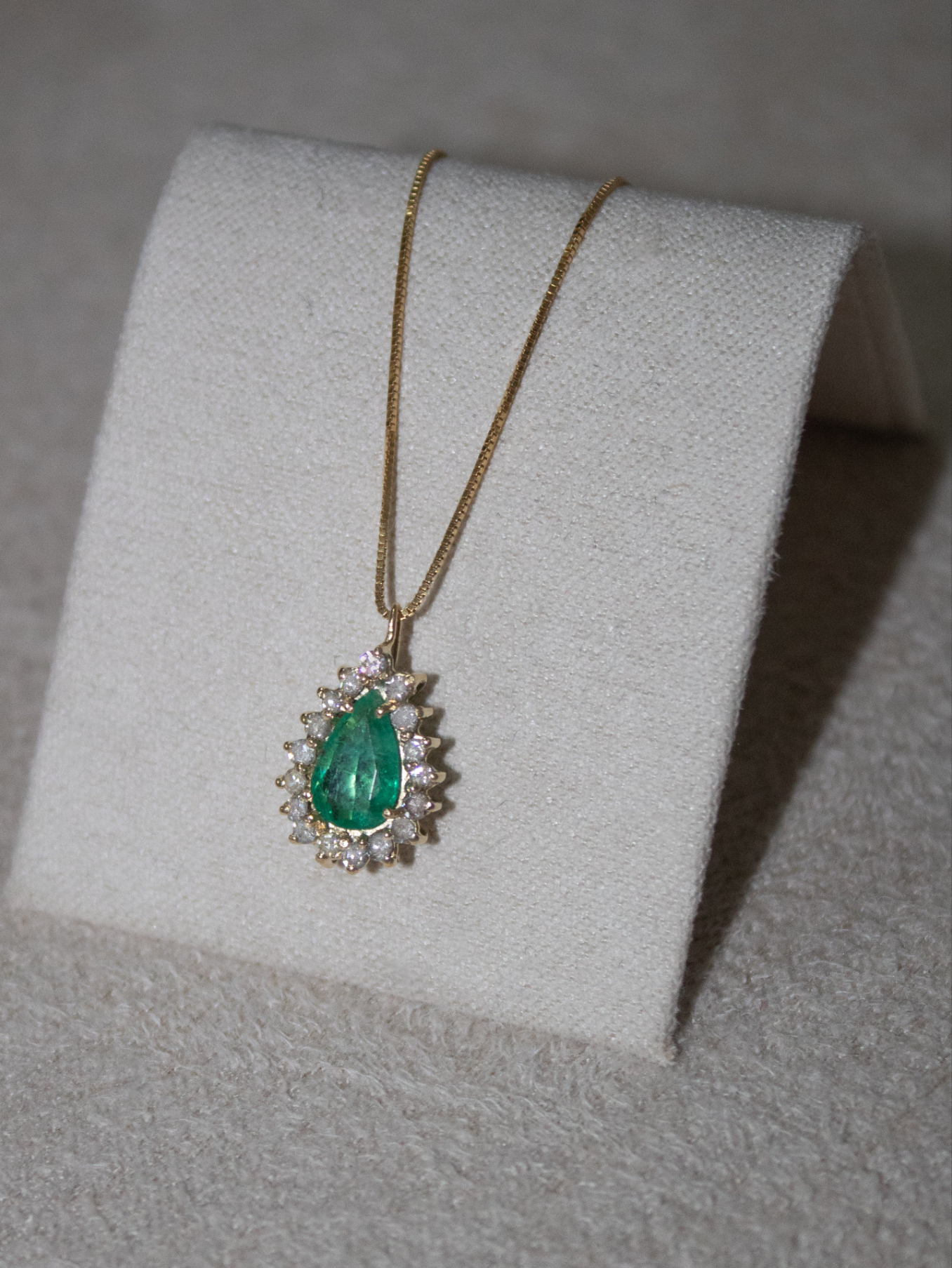 Colar ouro 18k com esmeralda Gota