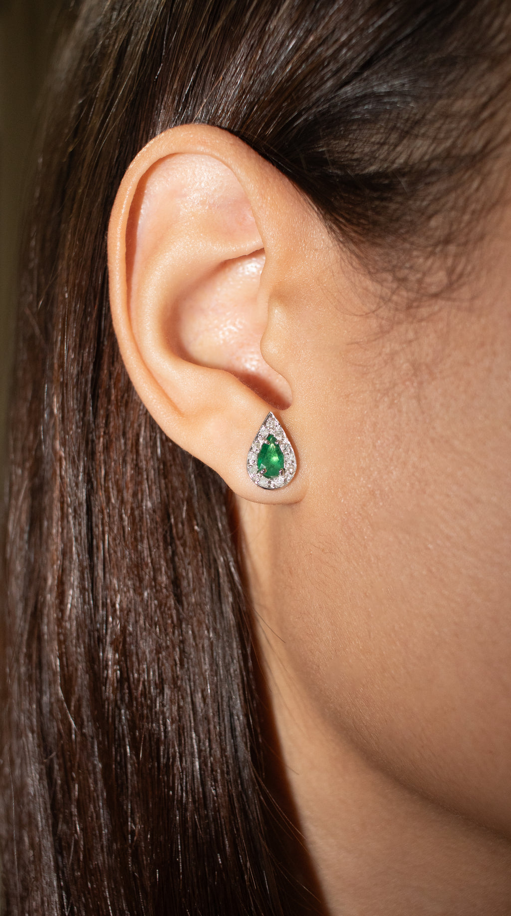 Brinco ouro 18k com esmeralda e diamantes