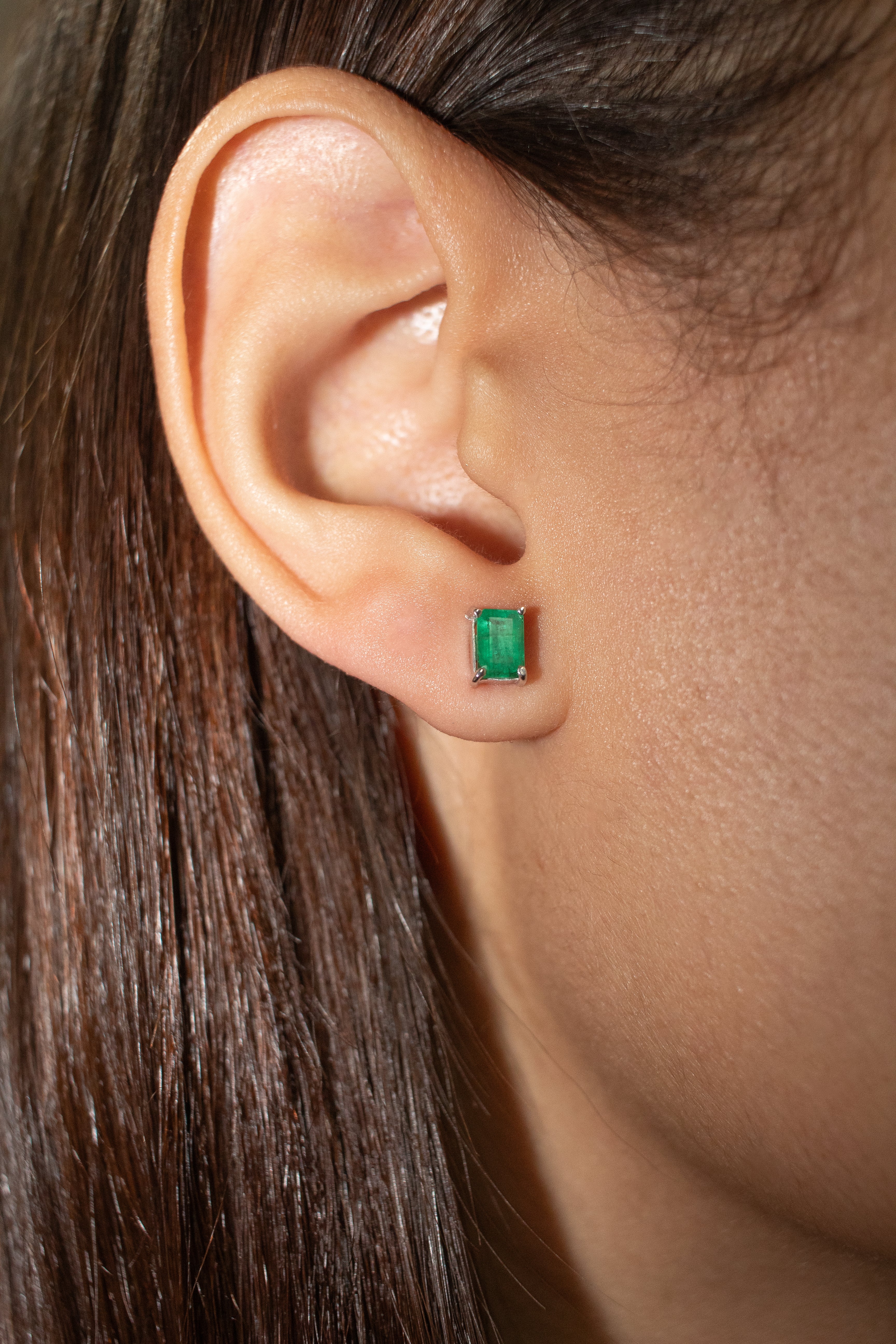 Brinco ouro 18k com esmeralda retangular