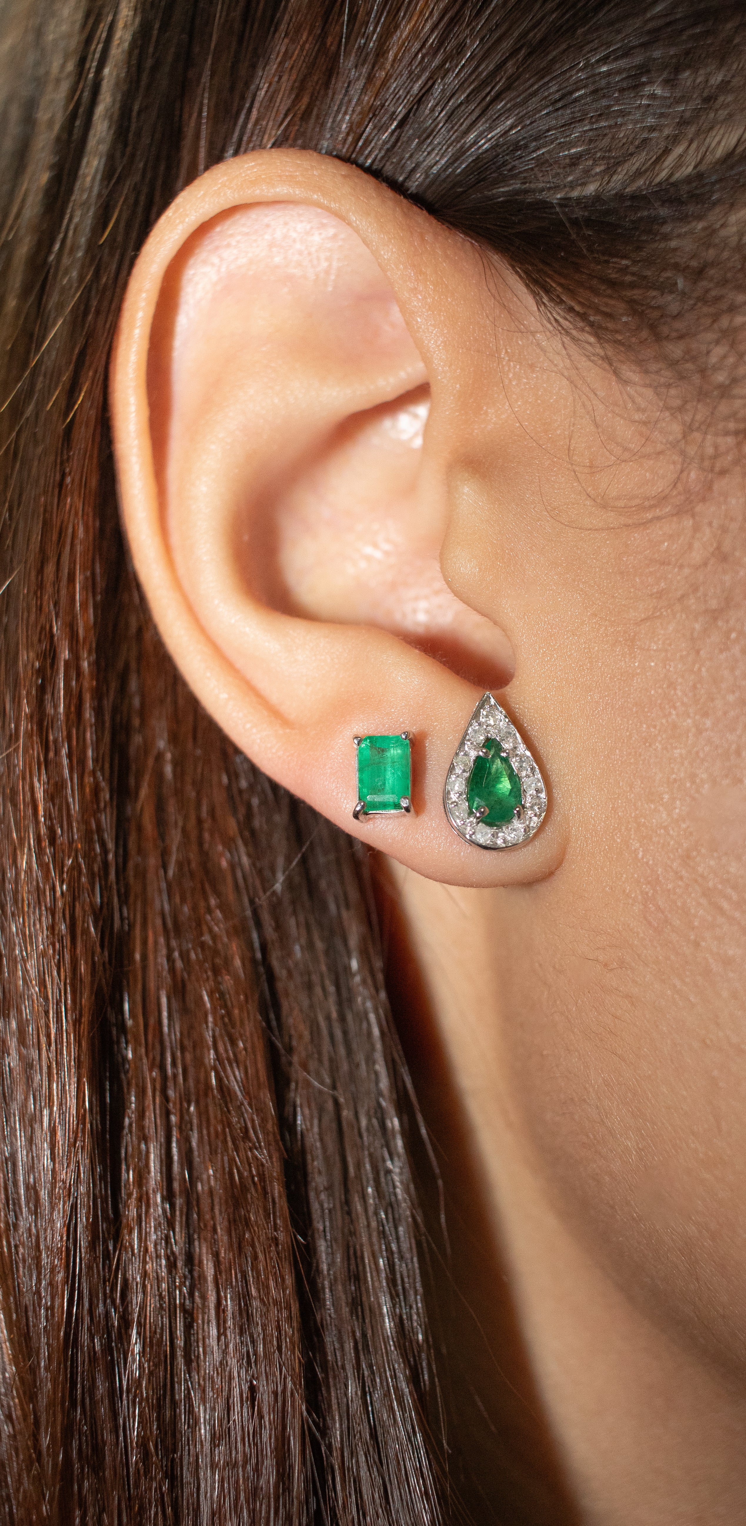 Brinco ouro 18k com esmeralda e diamantes