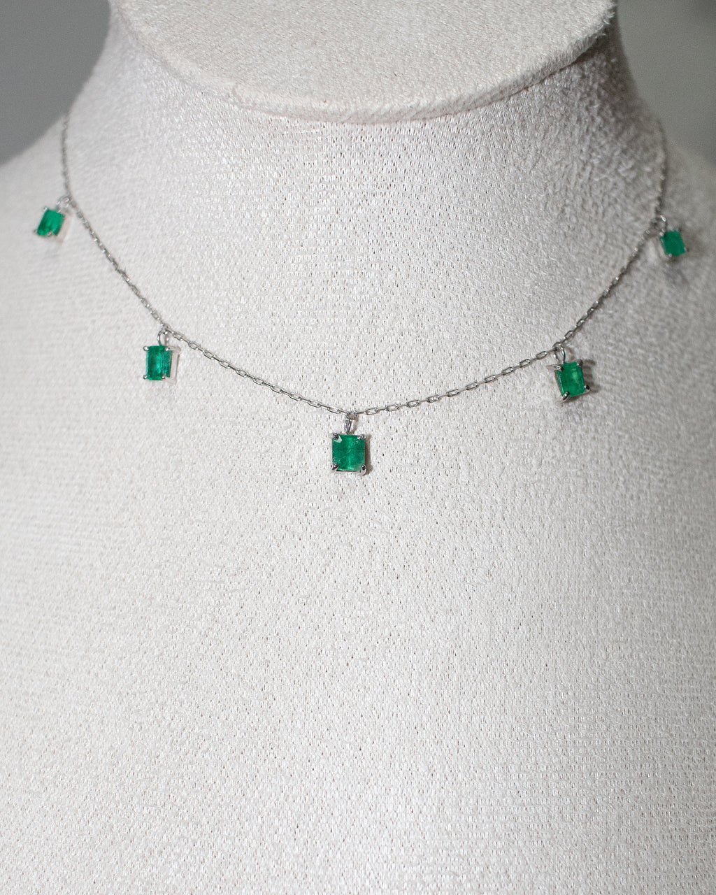 Colar ouro 18k com esmeraldas quadradas