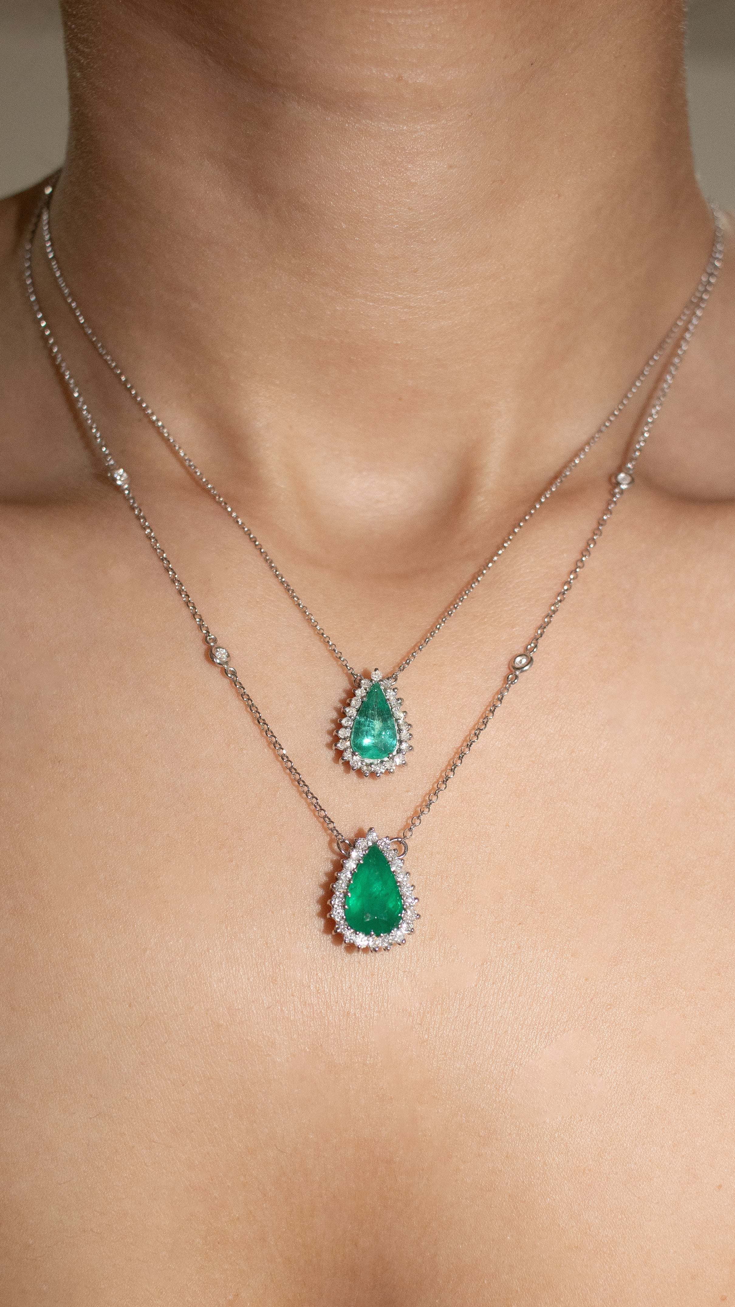 Colar ouro 18k com esmeralda gota