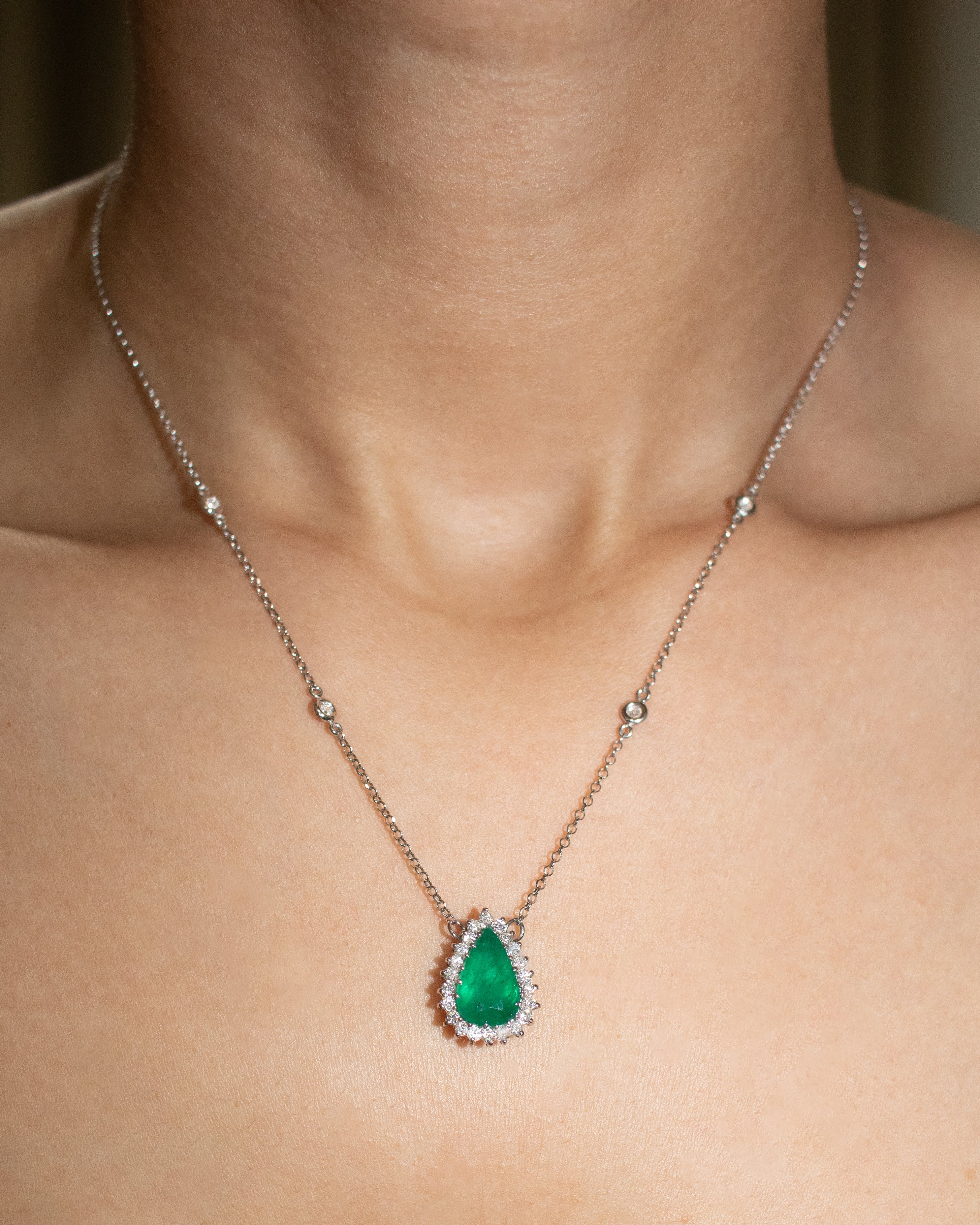 Colar ouro 18k com esmeralda gota