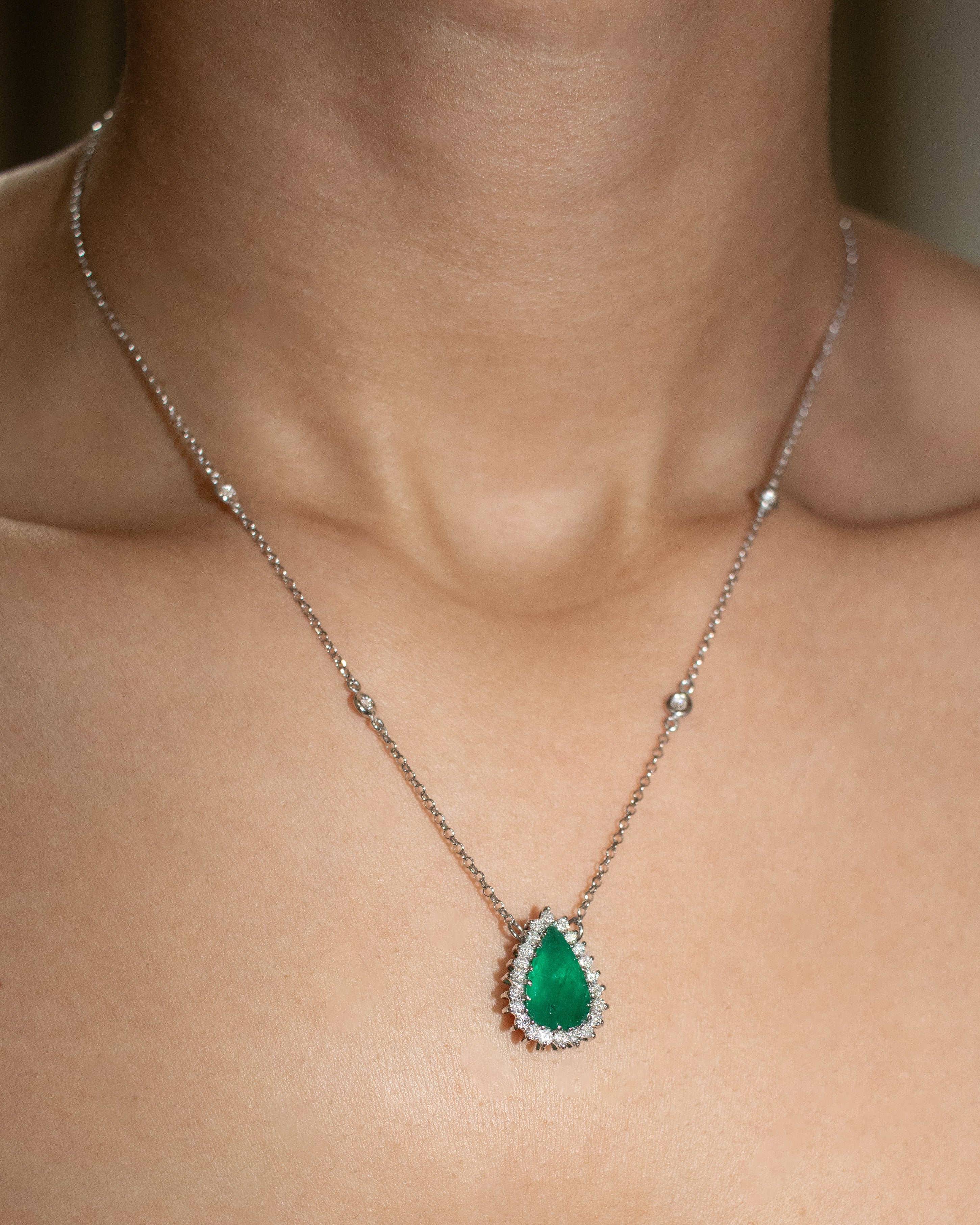 Colar ouro 18k com esmeralda gota