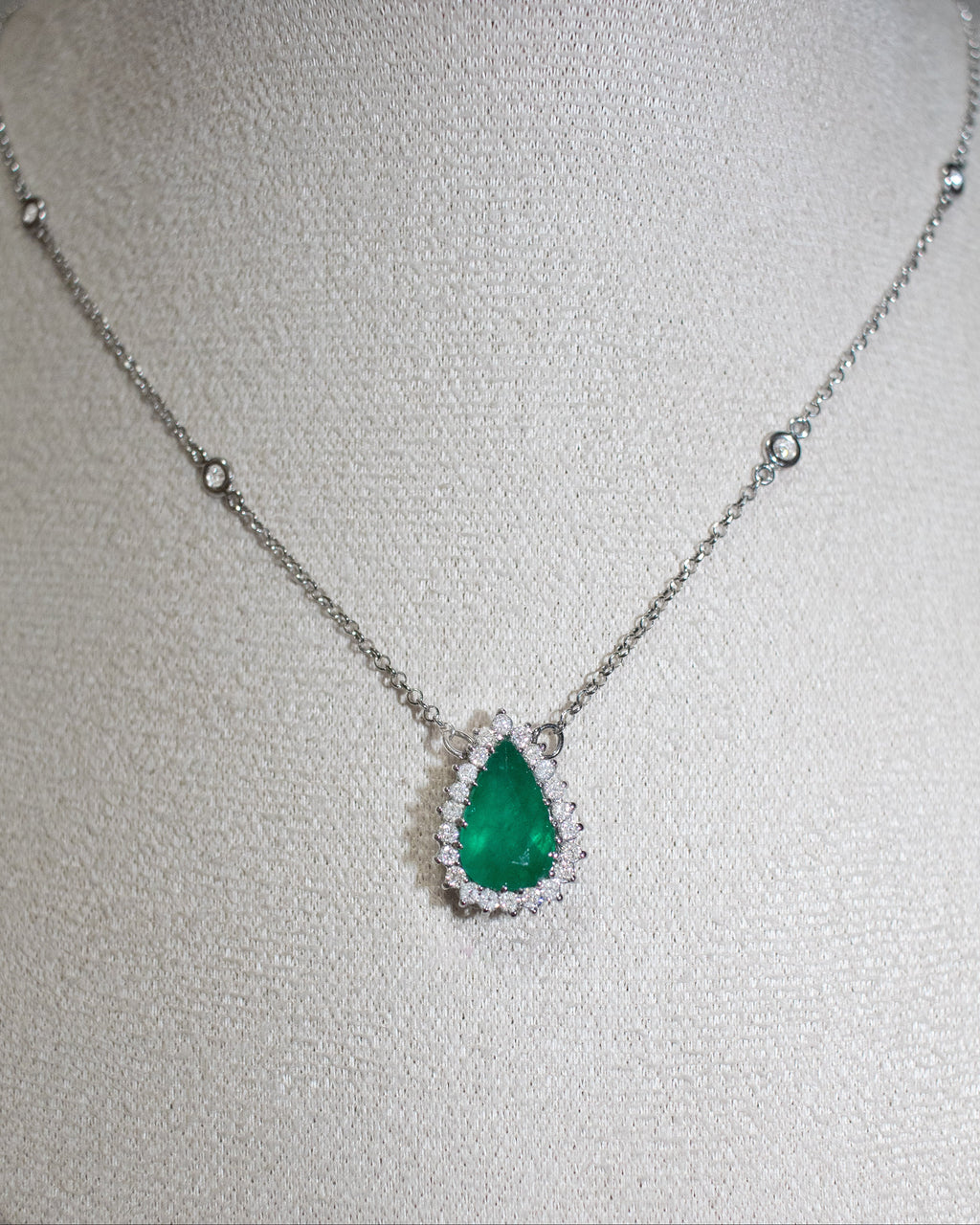 Colar ouro 18k com esmeralda gota