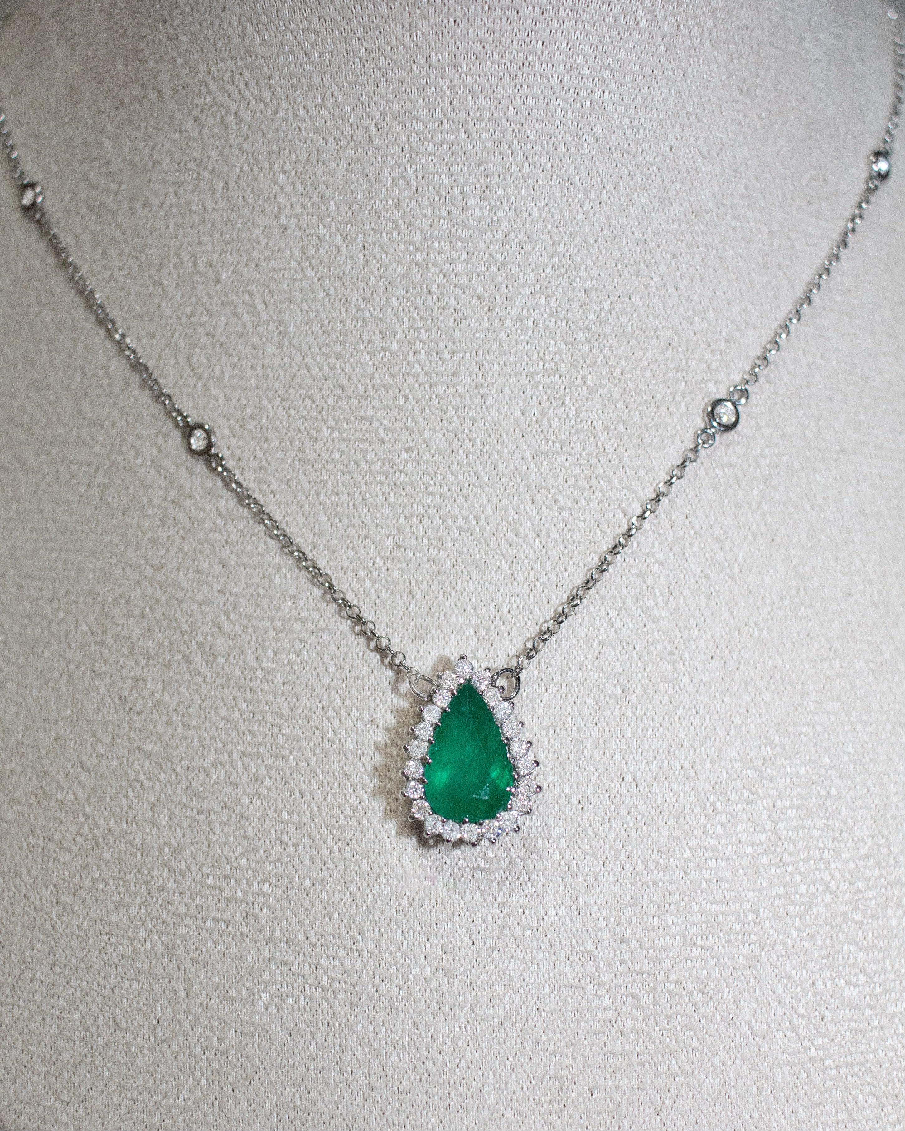 Colar ouro 18k com esmeralda gota