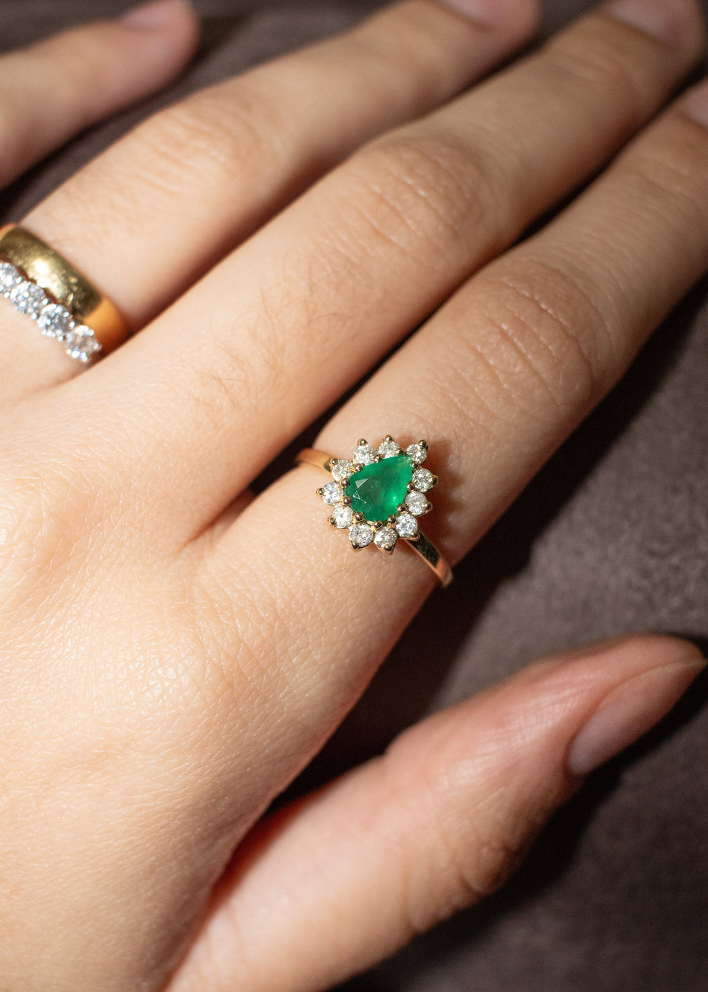 Anel em ouro 18k esmeralda com diamantes