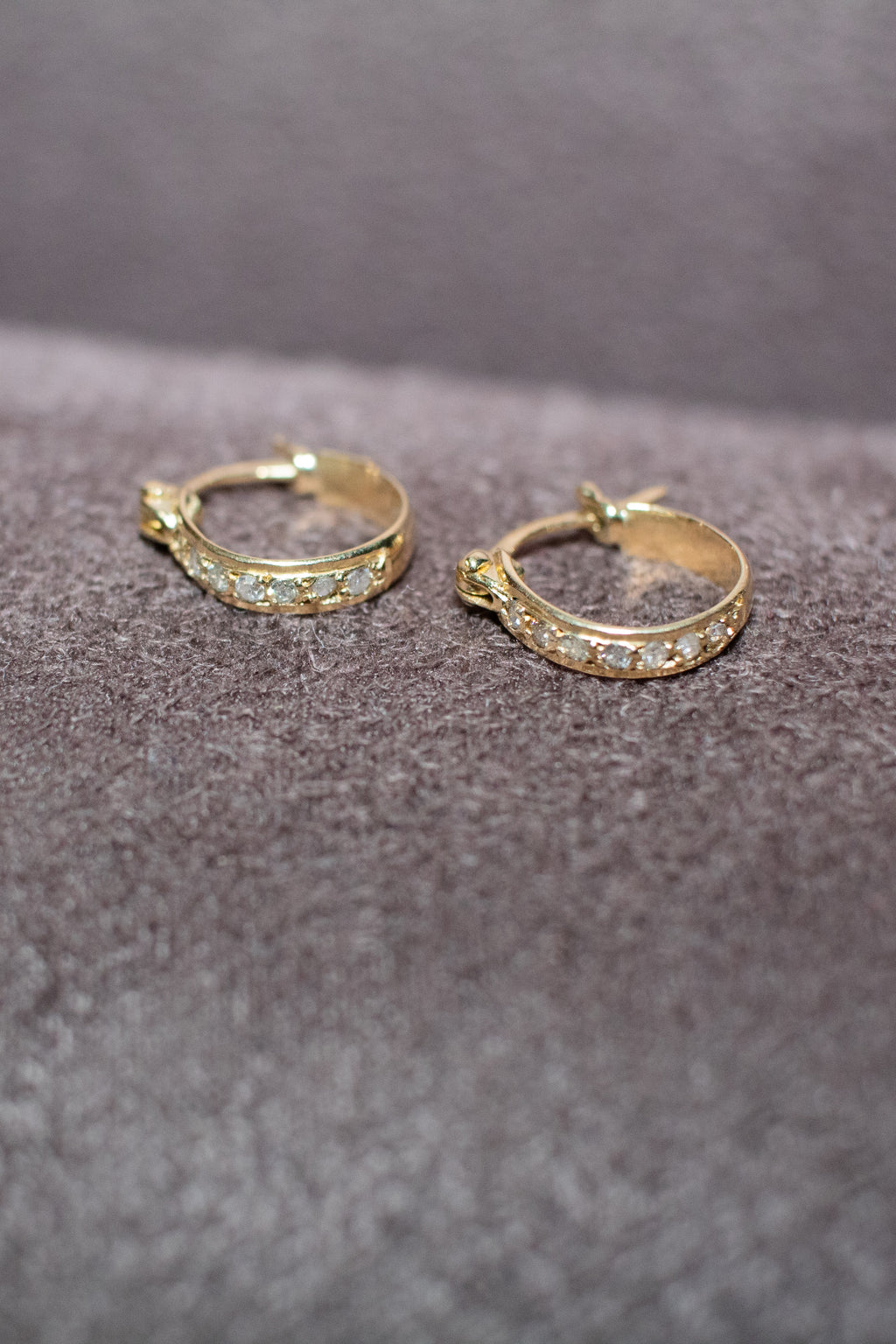 Brinco Argola ouro 18k com diamantes