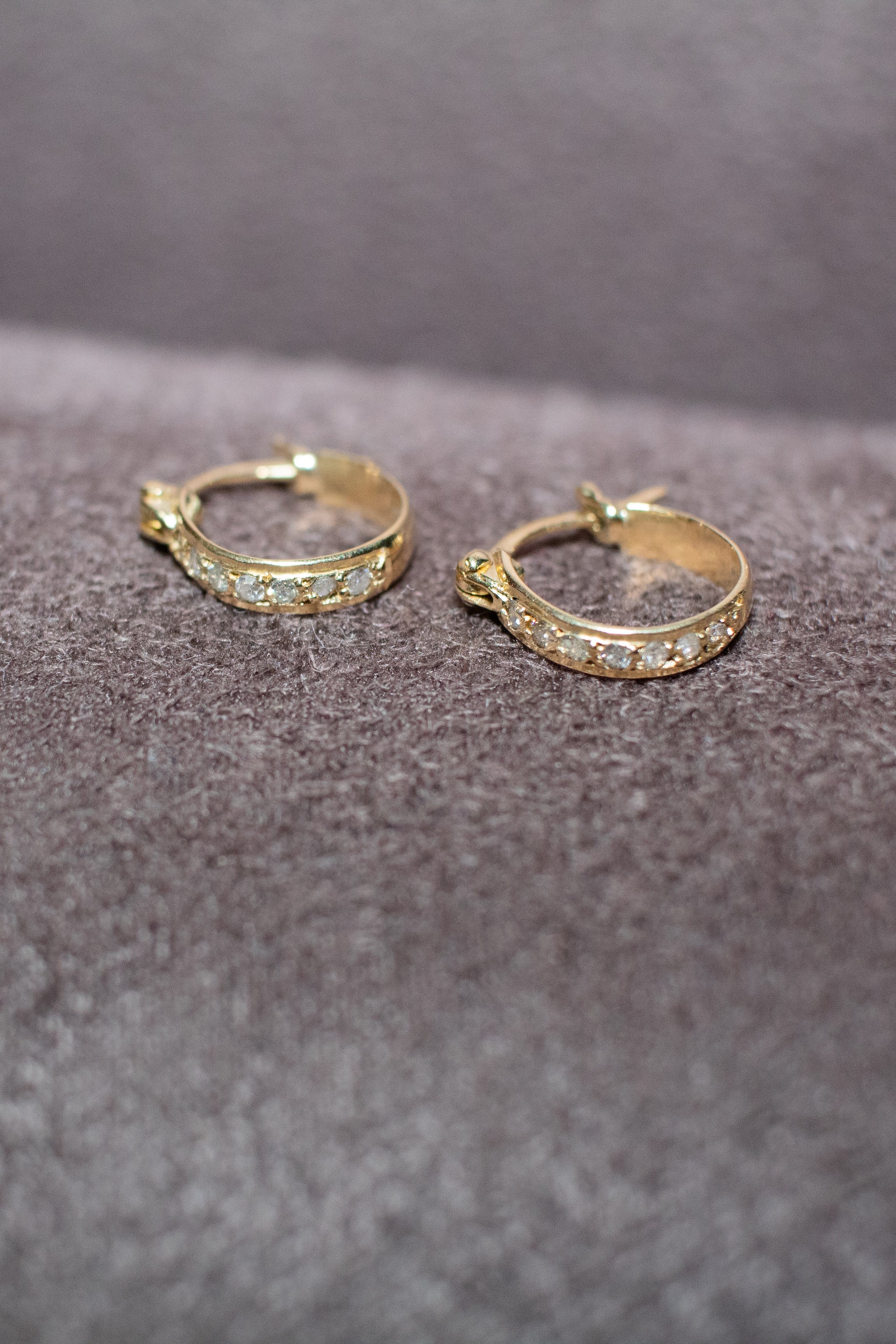Brinco Argola ouro 18k com diamantes