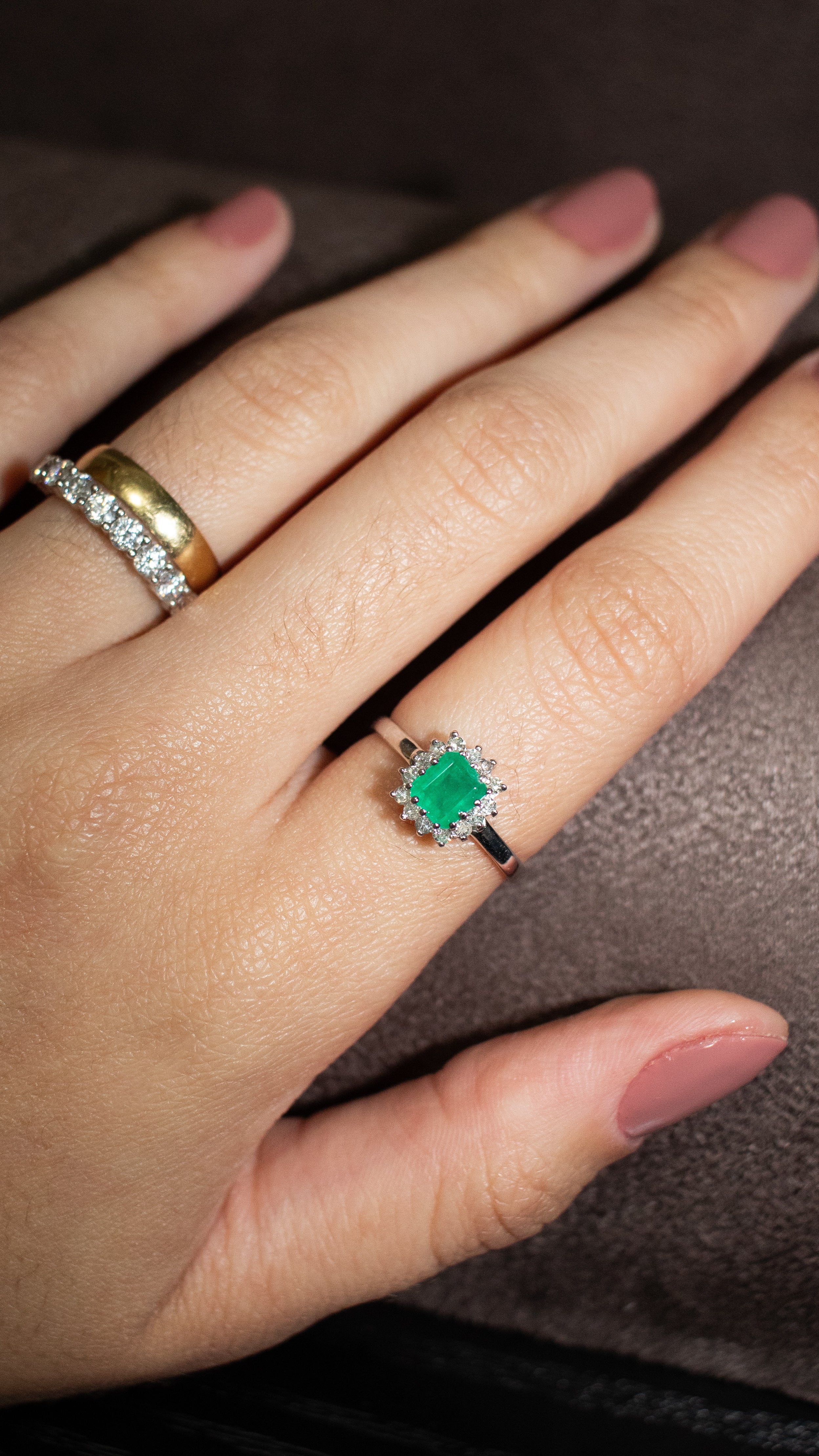 Anel em ouro 18k esmeralda com diamantes