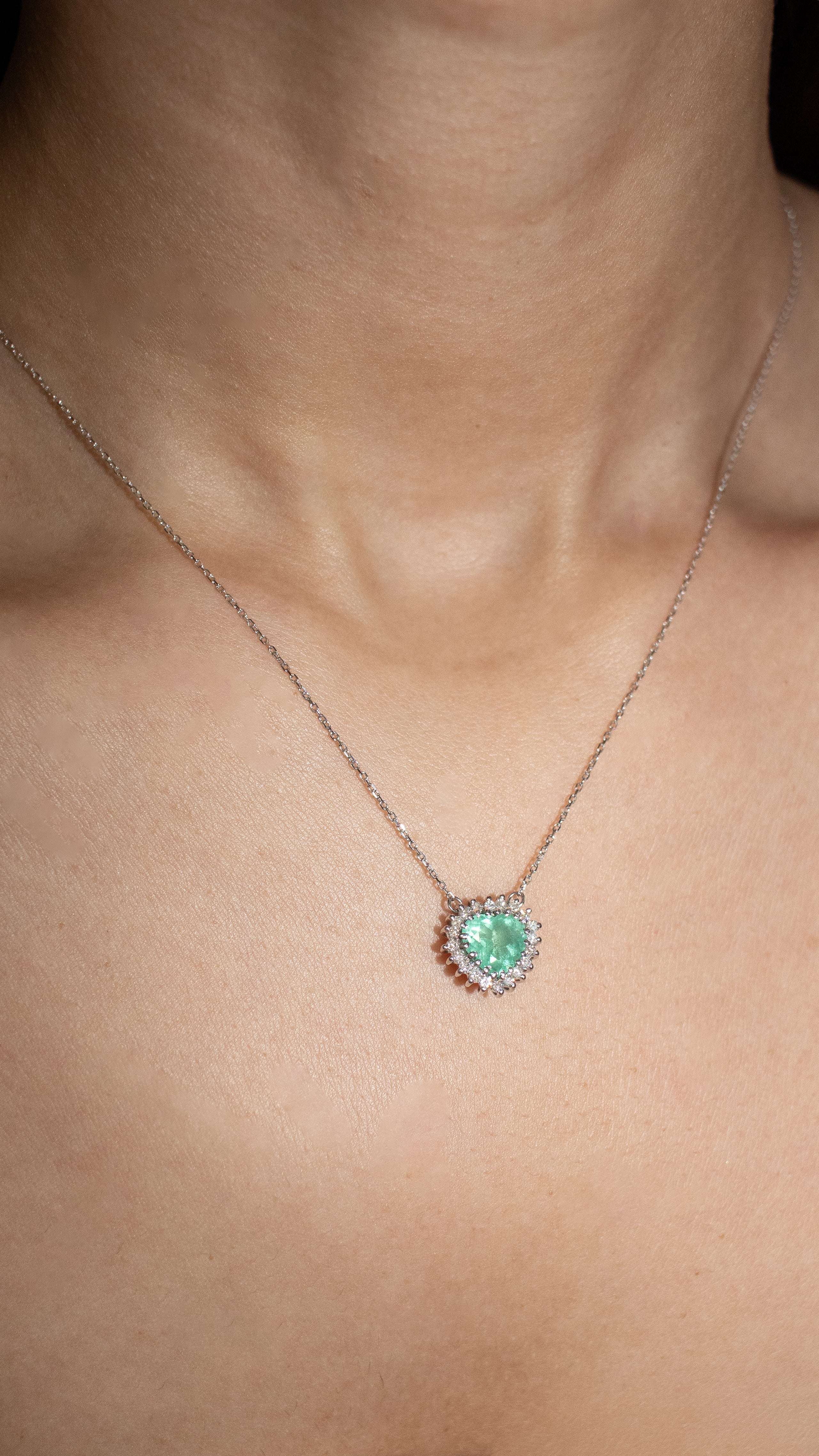 Colar ouro 18k com esmeralda coração