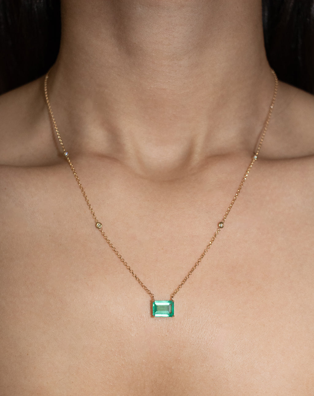Colar ouro 18k com esmeralda