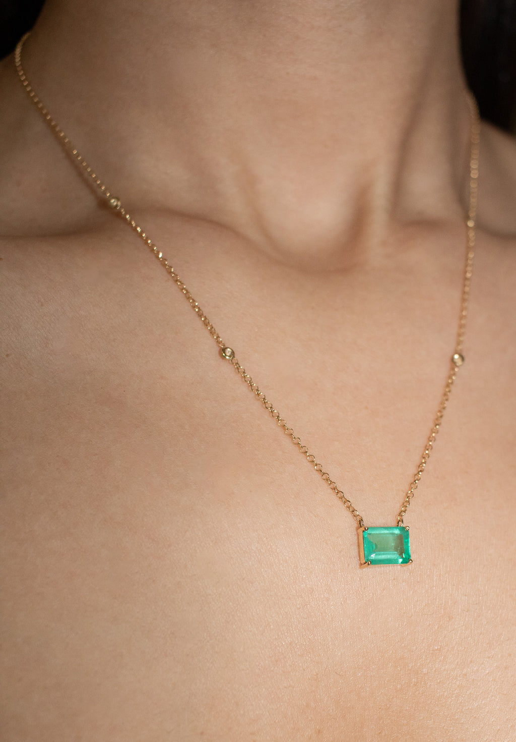 Colar ouro 18k com esmeralda