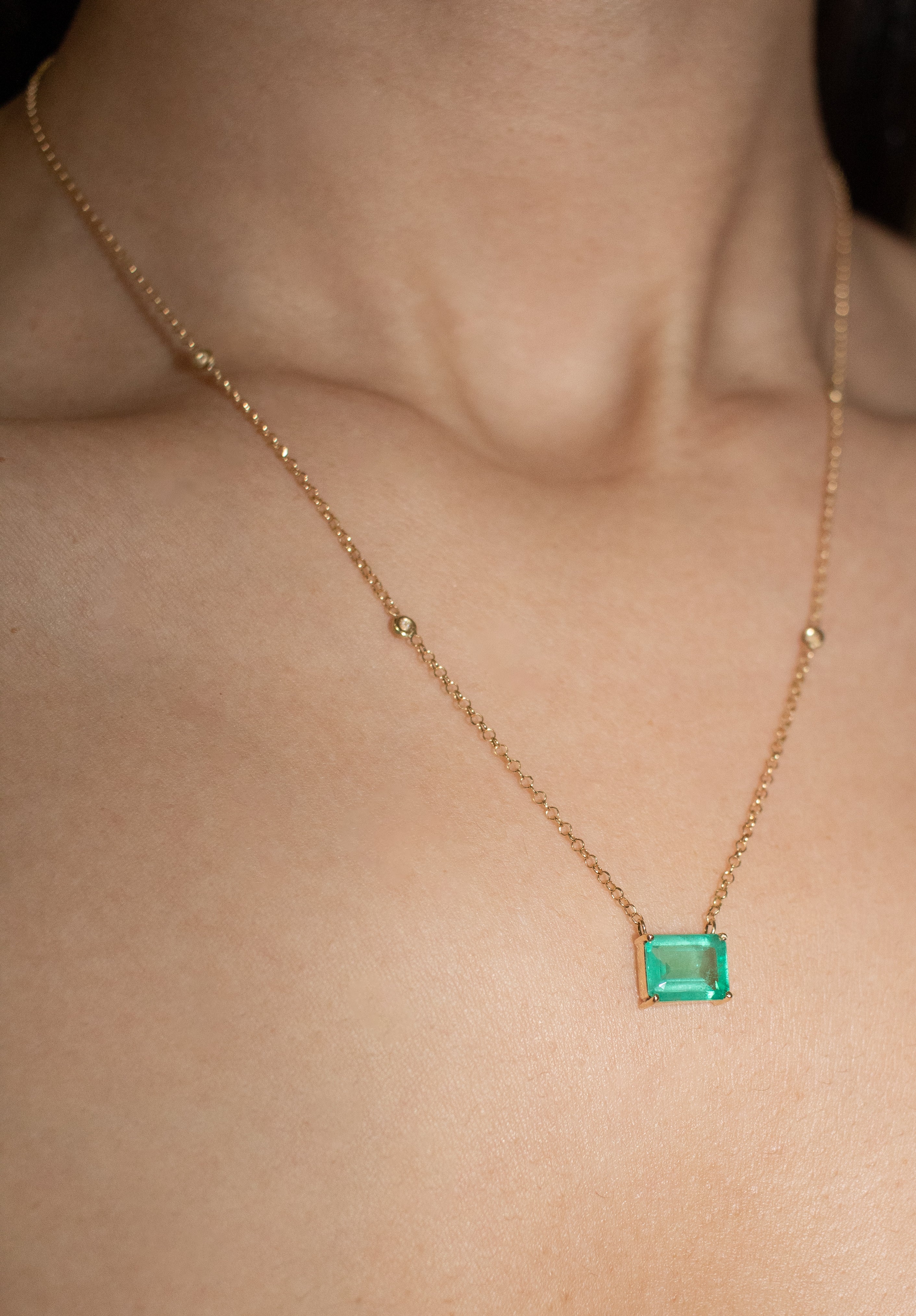 Colar ouro 18k com esmeralda