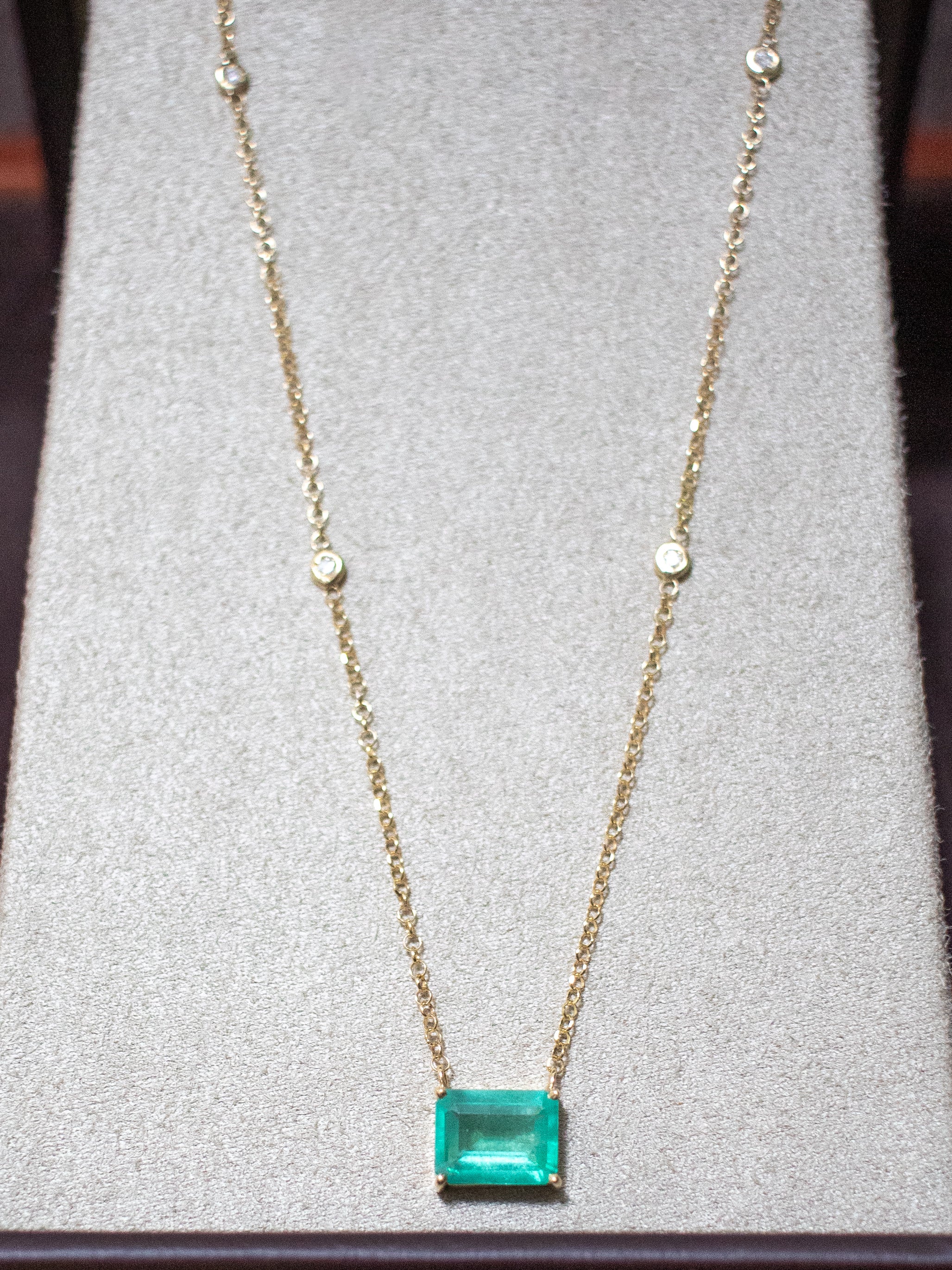 Colar ouro 18k com esmeralda