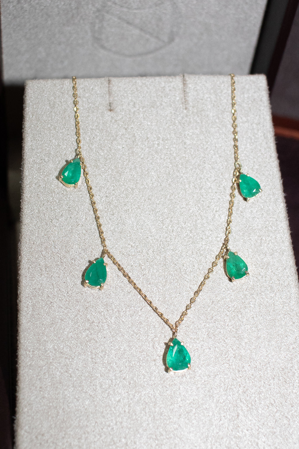 Colar ouro 18k com esmeraldas gotas