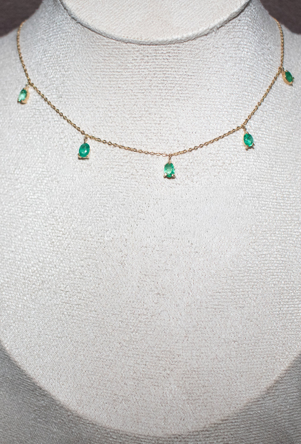 Colar ouro 18k com esmeralda ovais