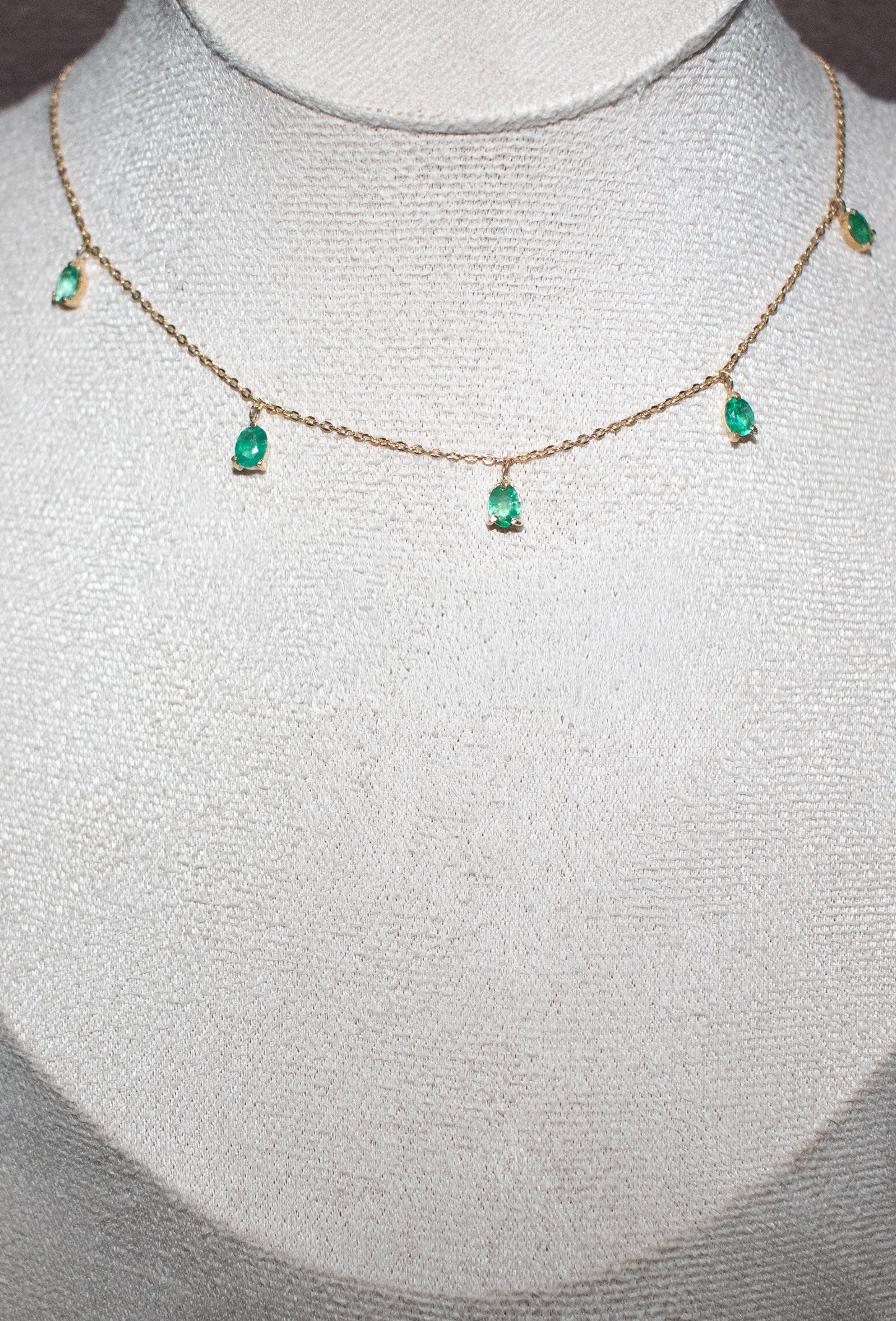 Colar ouro 18k com esmeralda ovais