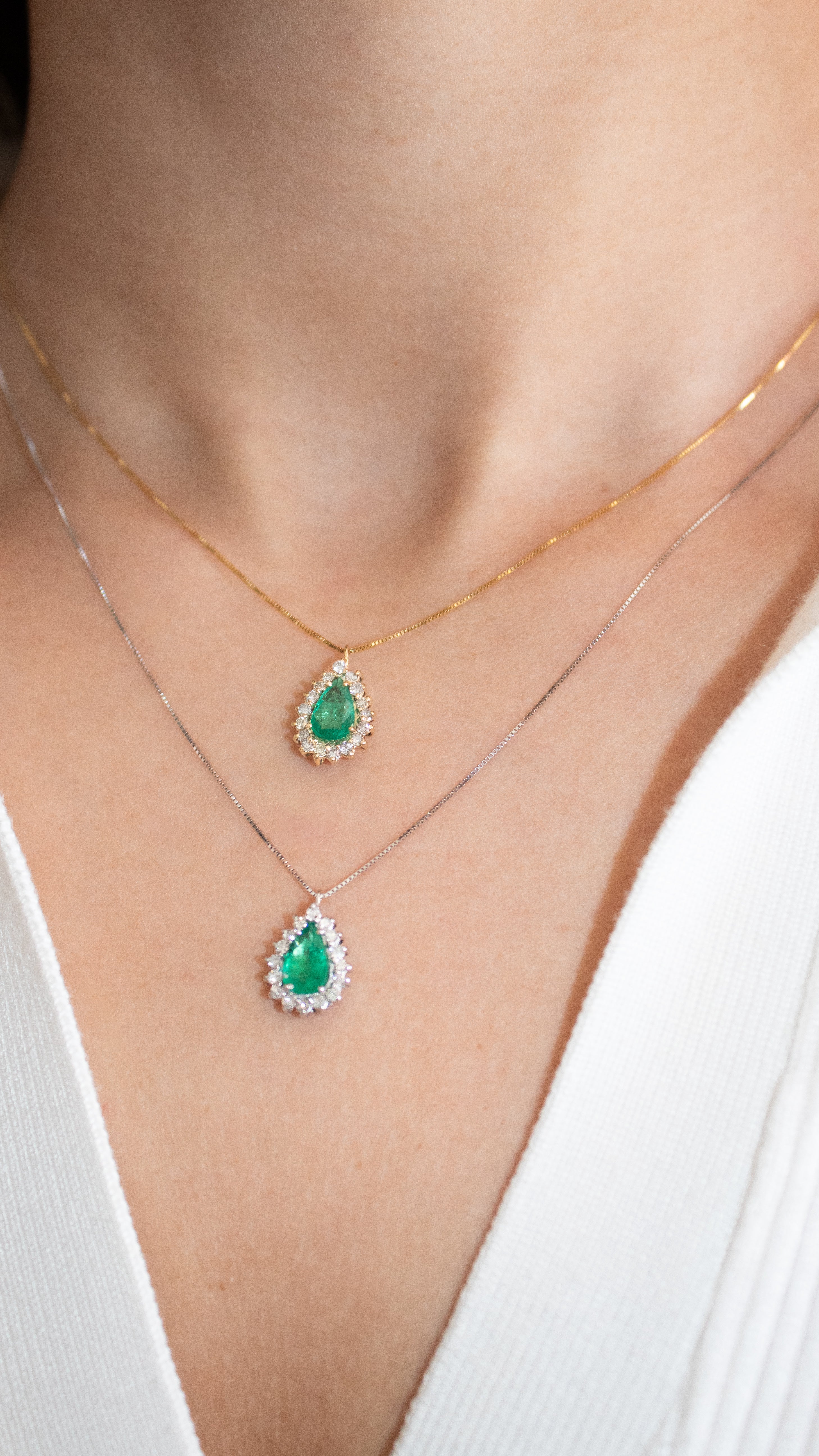 Colar ouro 18k com esmeralda Gota