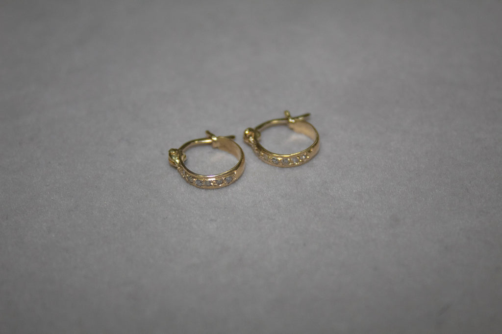 Brinco Argola ouro 18k com diamantes