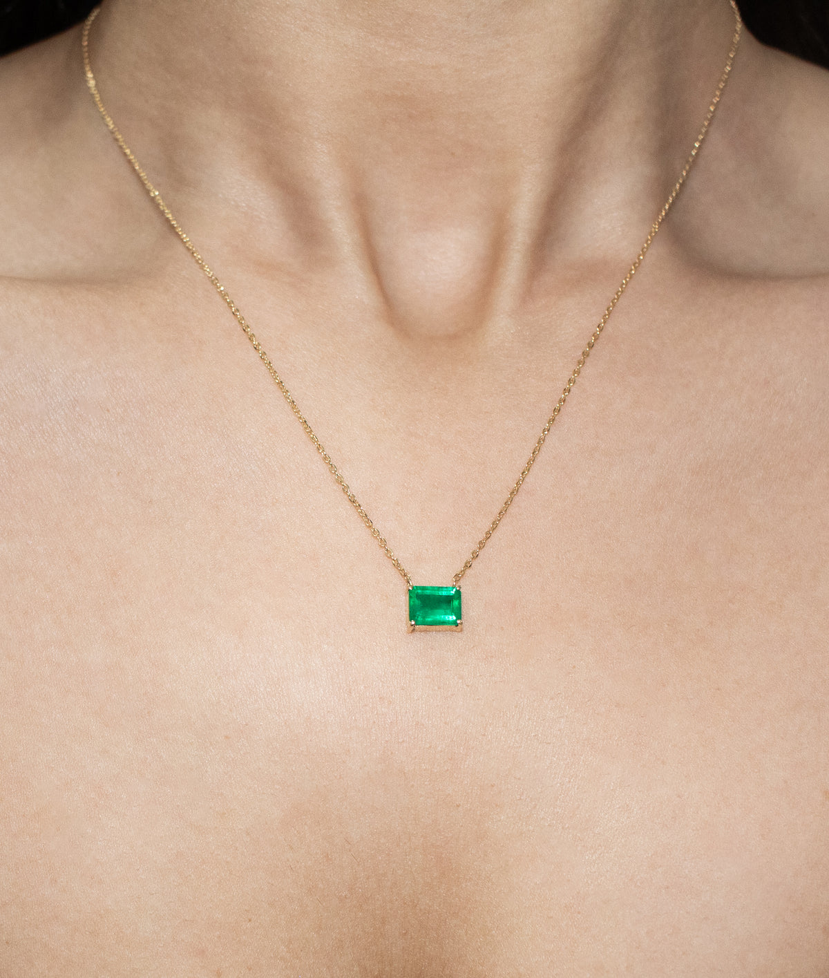 Colar ouro 18k com esmeralda baguete