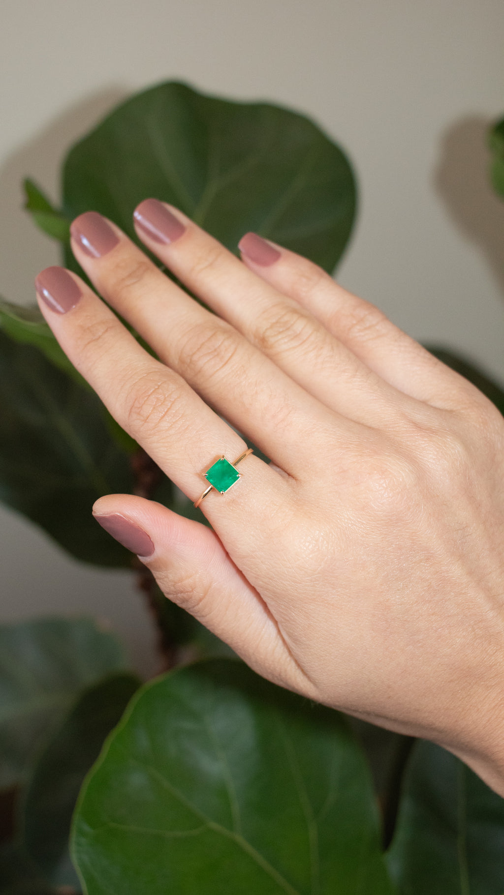 Anel ouro 18k com esmeralda