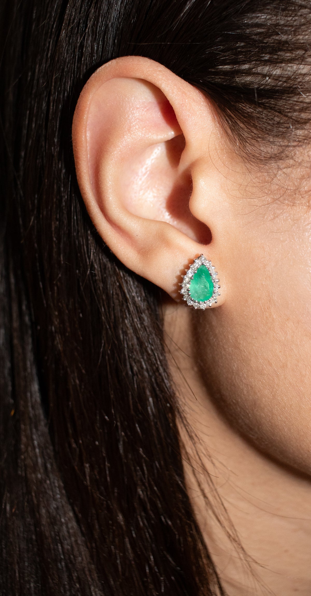 Brinco ouro 18k com esmeralda e diamantes