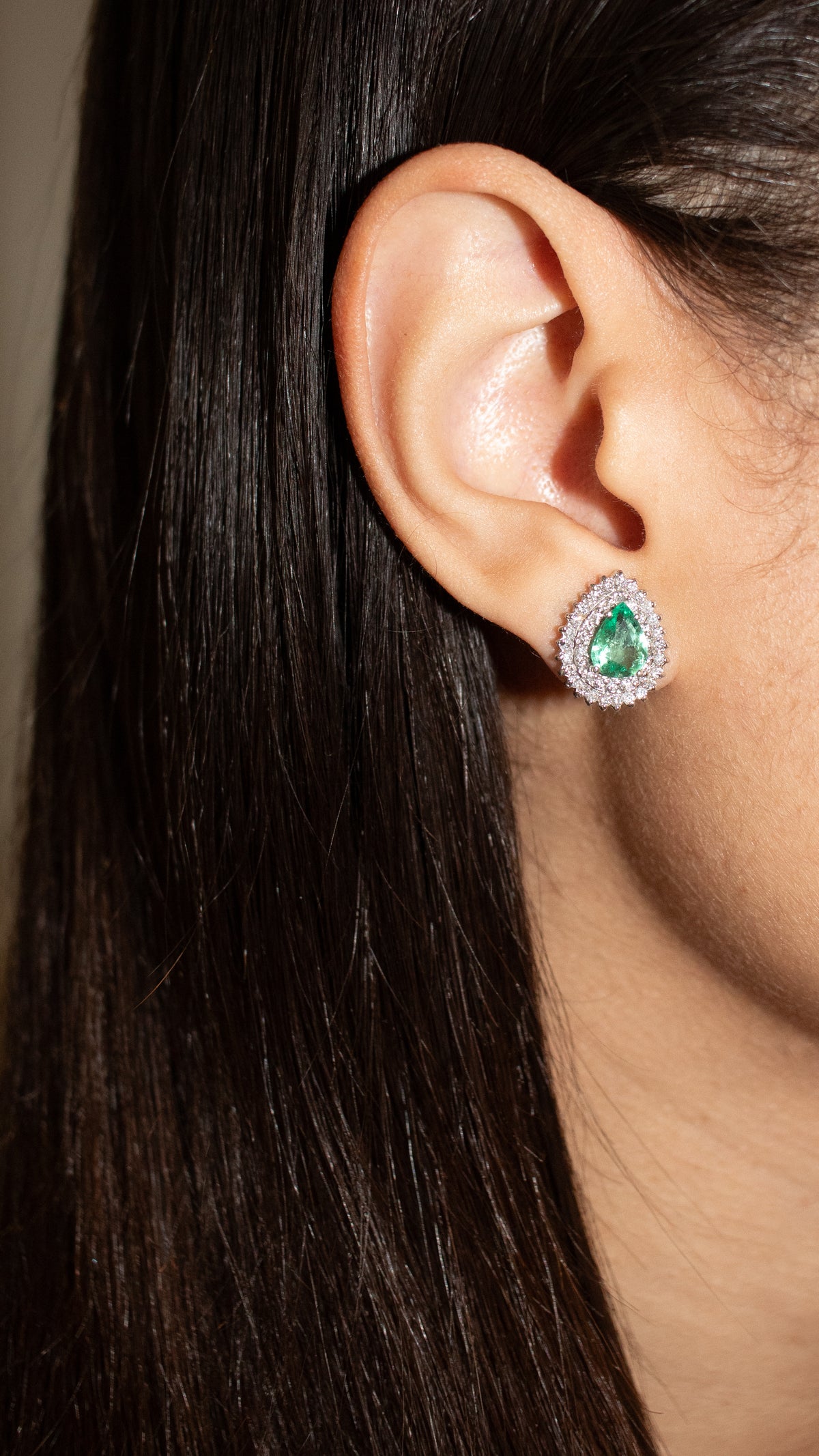 Brinco ouro 18k com esmeralda gota e diamantes