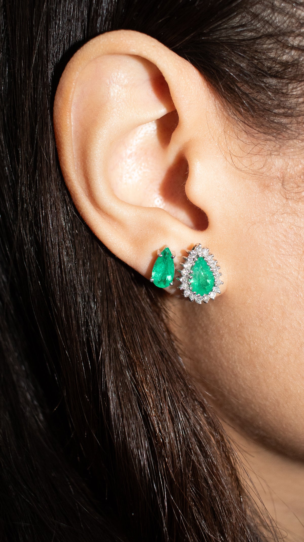 Brinco ouro 18k com esmeralda e diamantes